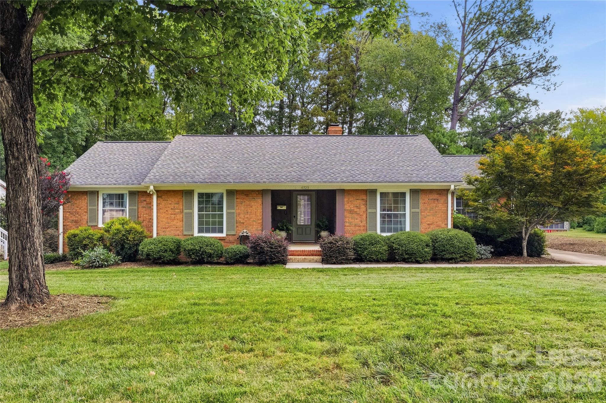Single Family Residence at 4323 Emory Lane, Charlotte, photo 2 of 38