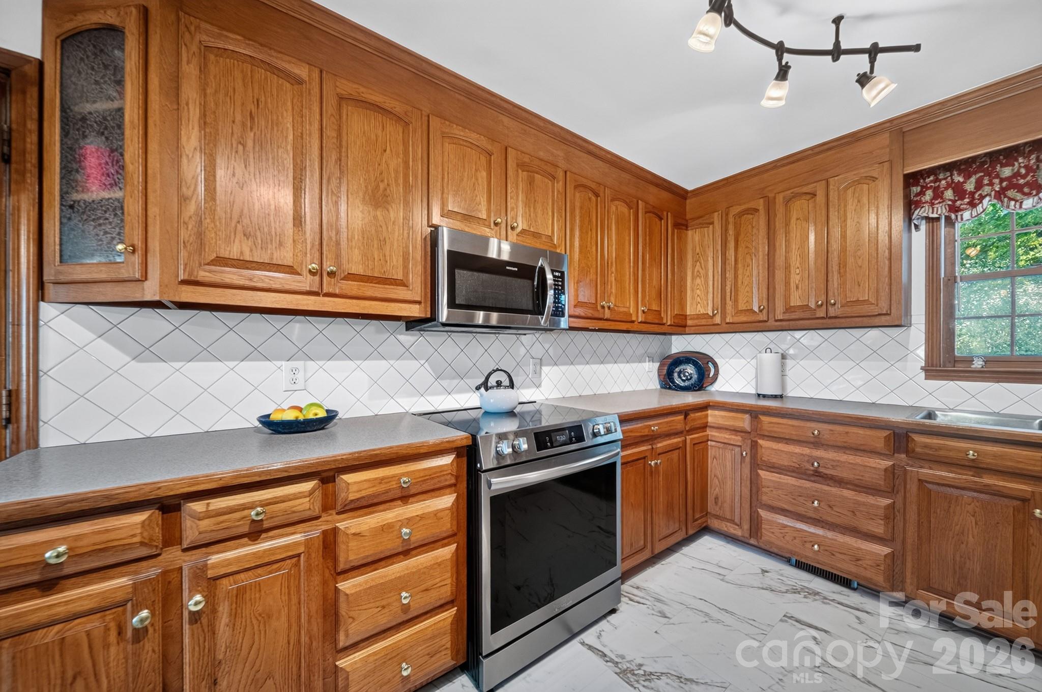 Single Family Residence at 310 Travis Lane, Salisbury, photo 14 of 41