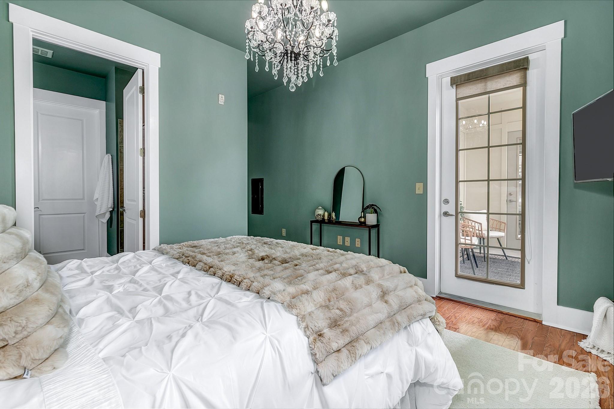 Condominium at 42 Schenck Parkway, Asheville, photo 16 of 41