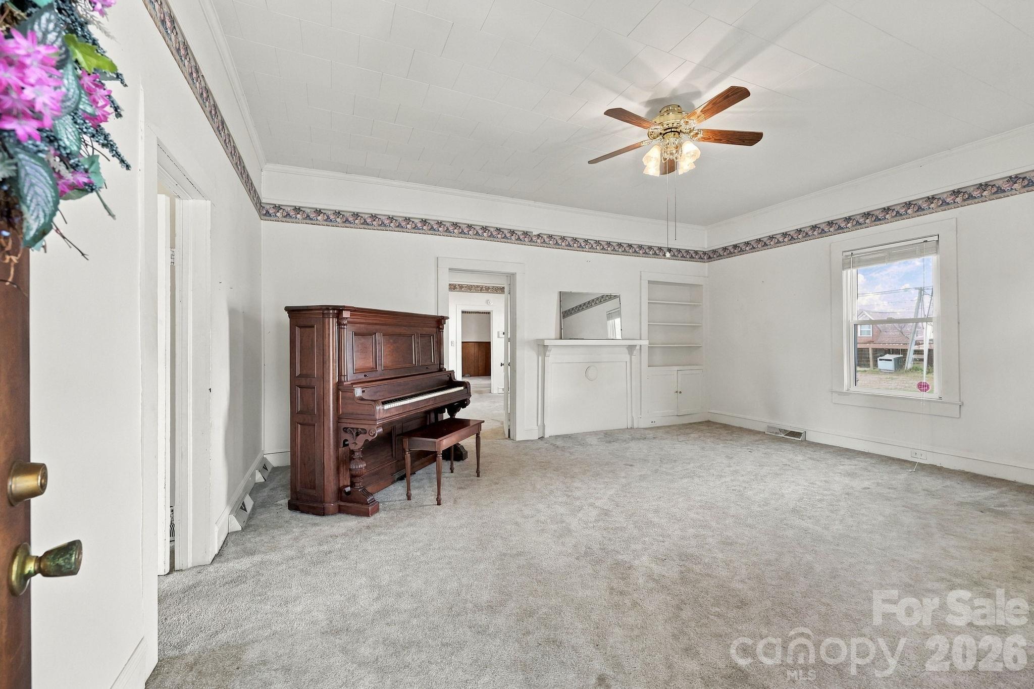 Spacious living room - 609 Poplar Avenue, Kannapolis