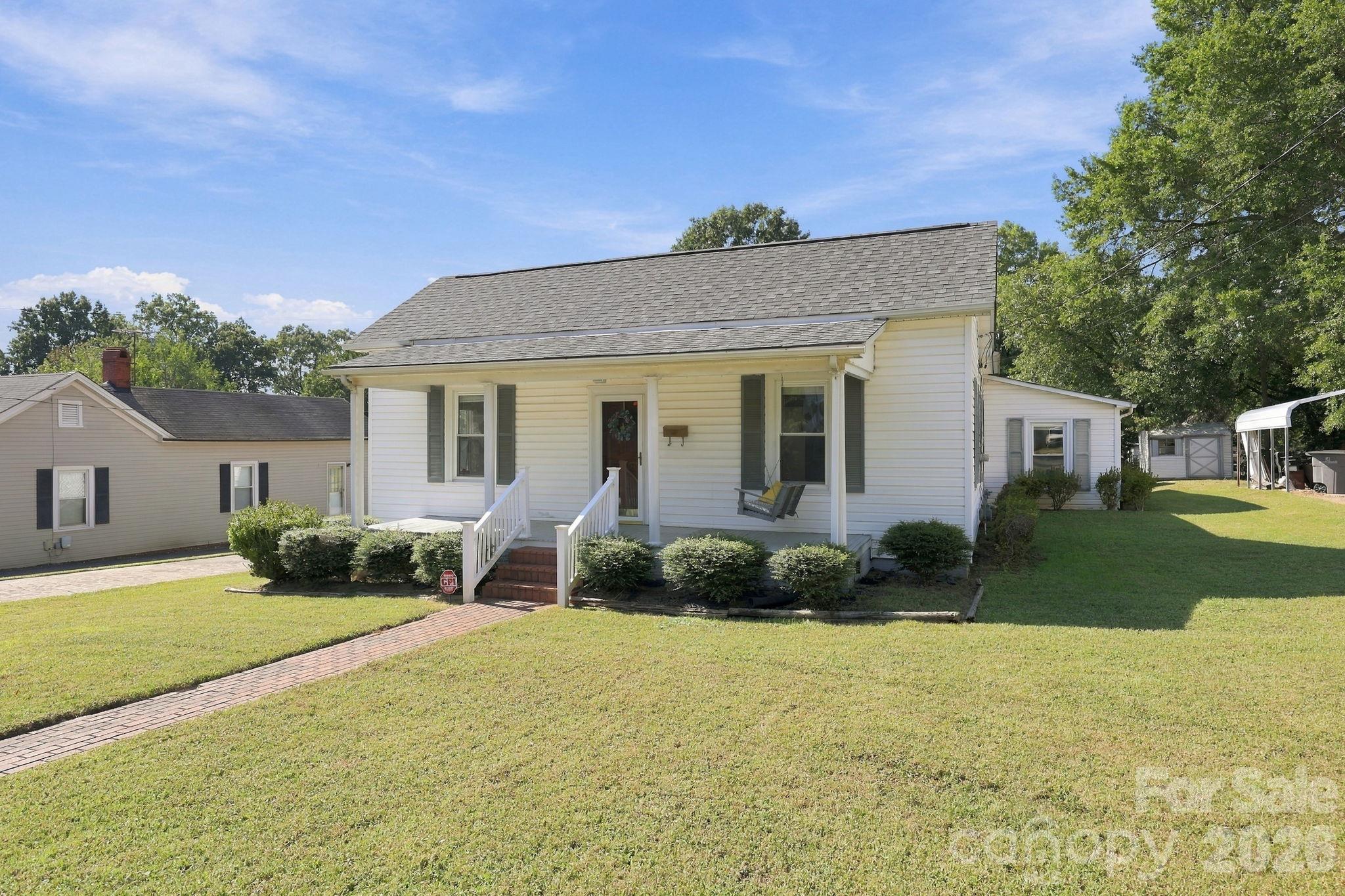 Such an adorable home! - 609 Poplar Avenue, Kannapolis