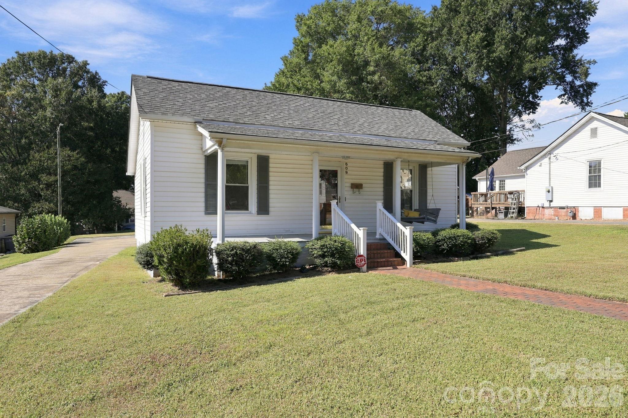 Single Family Residence at 609 Poplar Avenue, Kannapolis, photo 31 of 44