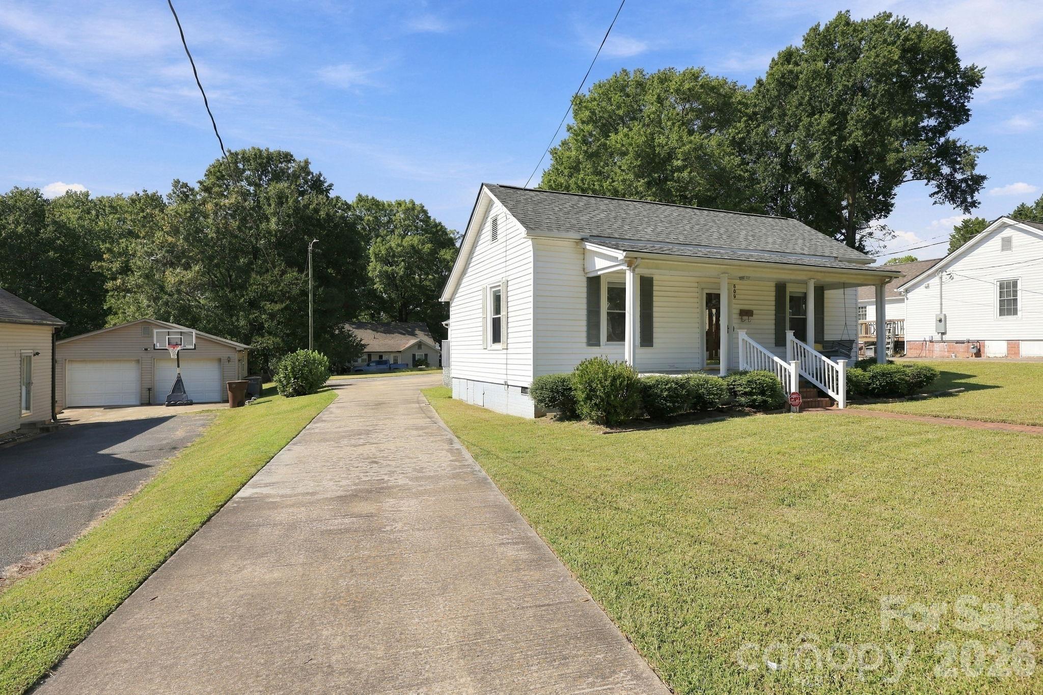 Single Family Residence at 609 Poplar Avenue, Kannapolis, photo 32 of 44