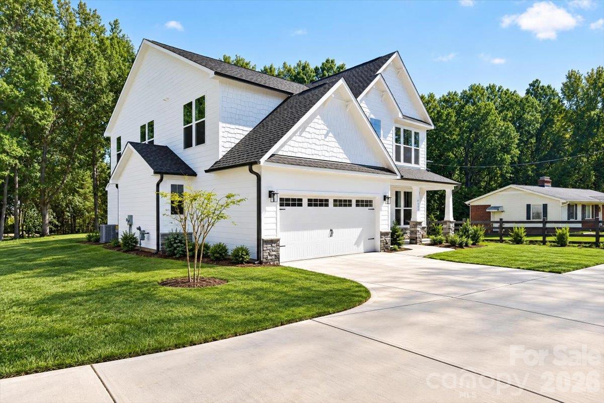 Single Family Residence at 4927 Potter Road, Matthews, photo 3 of 48