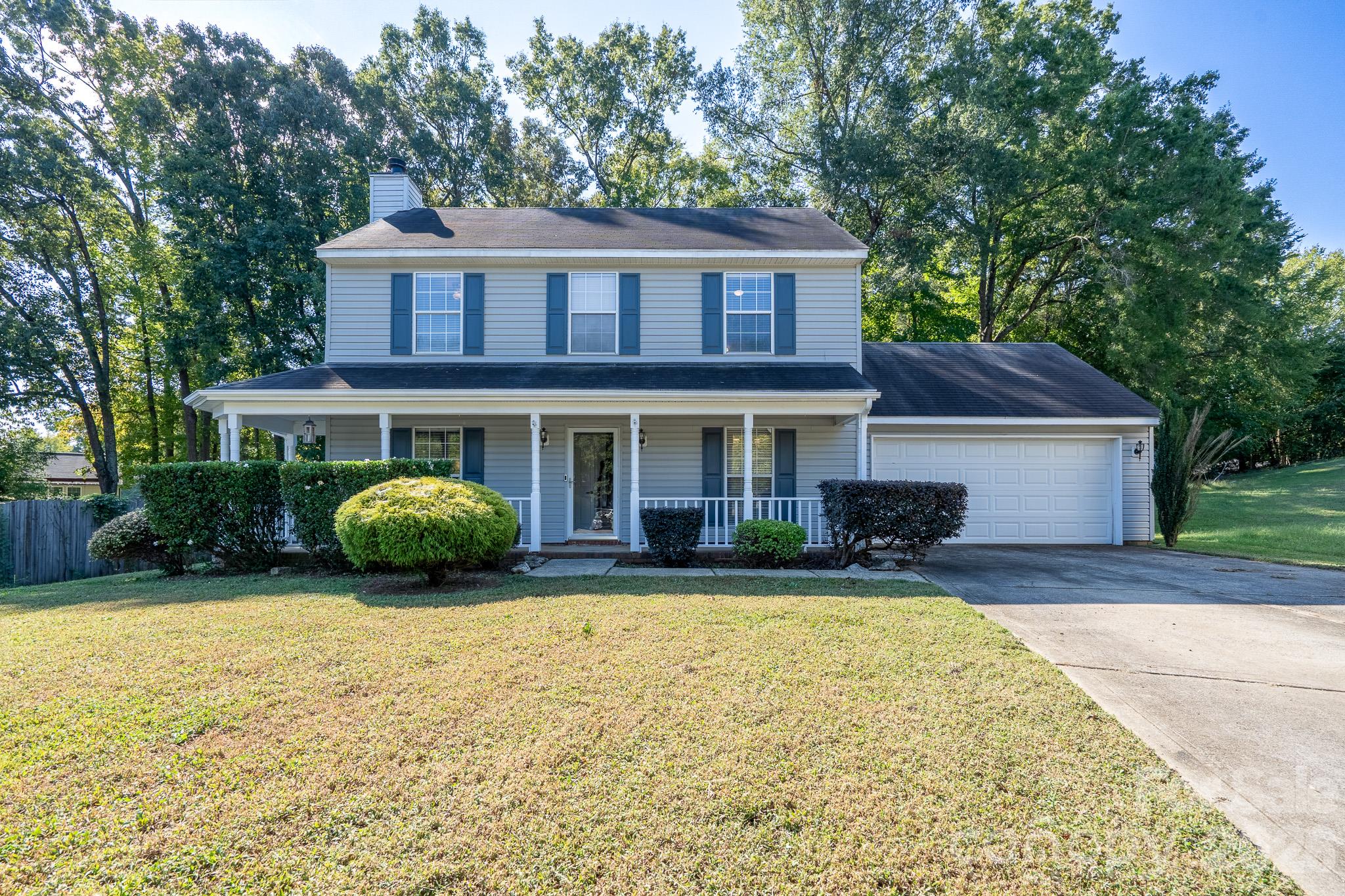 Single Family Residence at 14200 Lavender Trace Court, Charlotte, photo 2 of 35