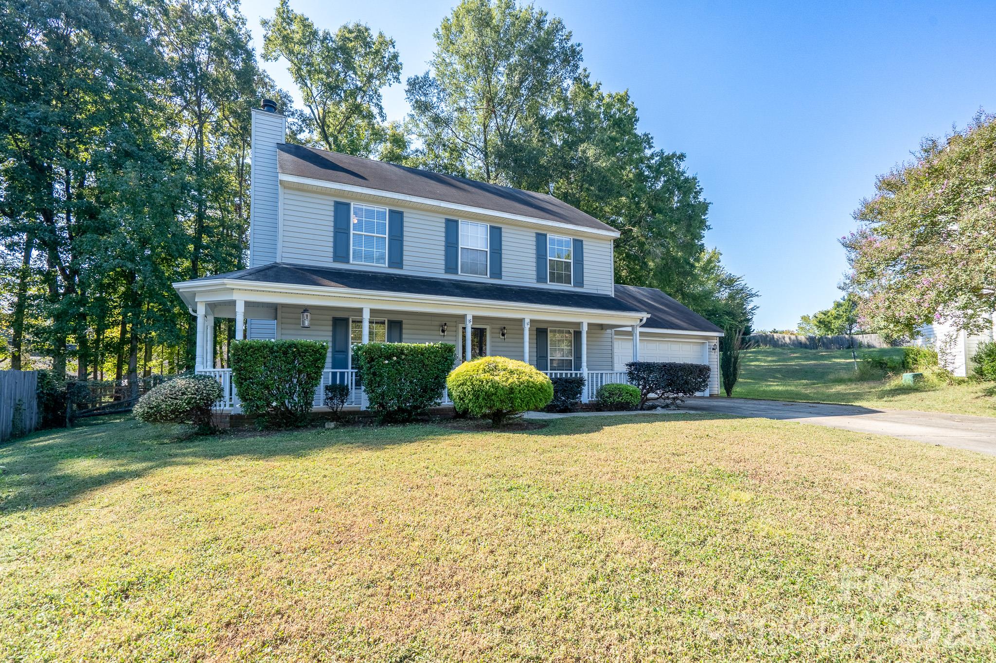 Single Family Residence at 14200 Lavender Trace Court, Charlotte, photo 3 of 35