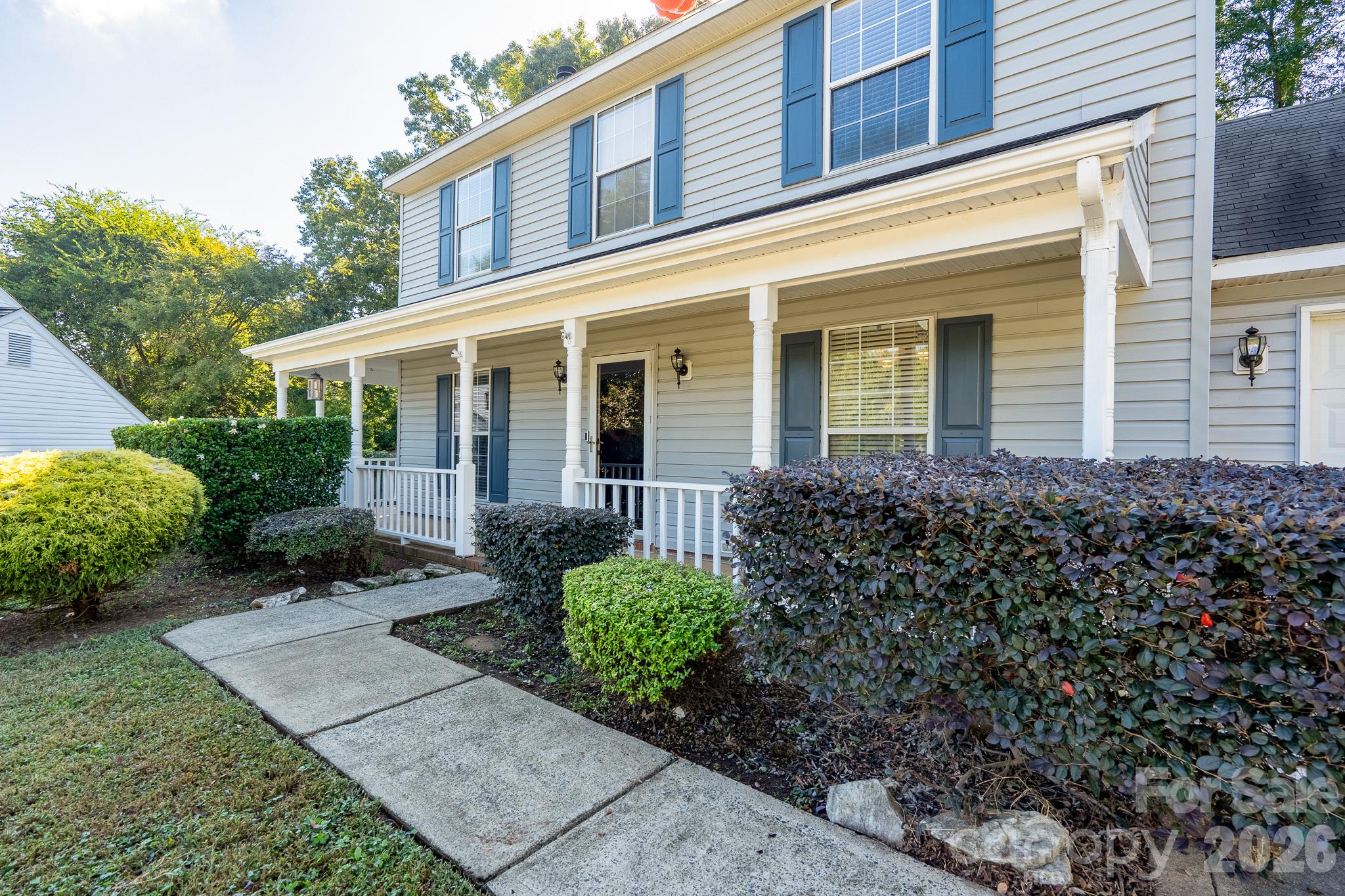 Single Family Residence at 14200 Lavender Trace Court, Charlotte, photo 4 of 35