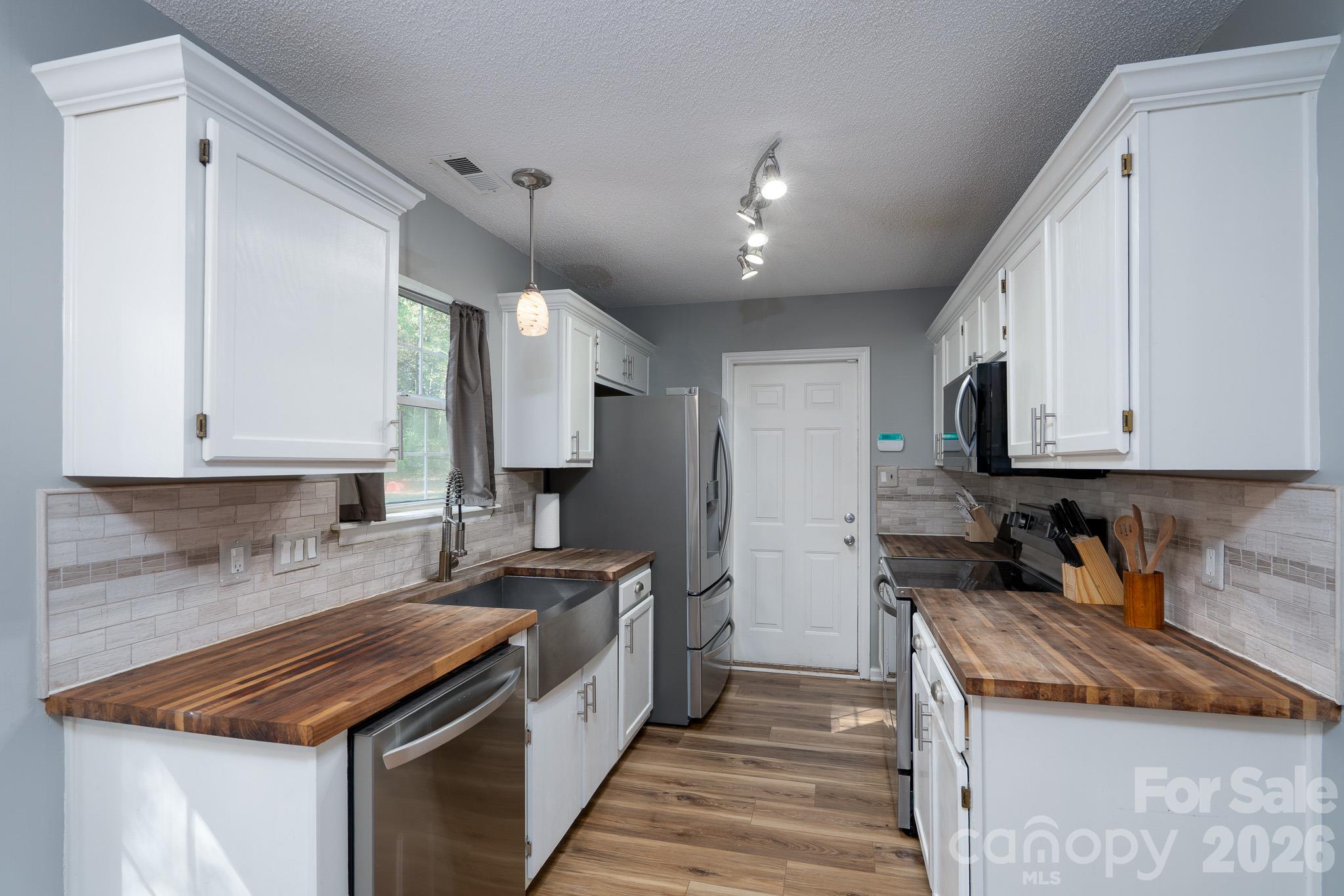 Single Family Residence at 14200 Lavender Trace Court, Charlotte, photo 7 of 35