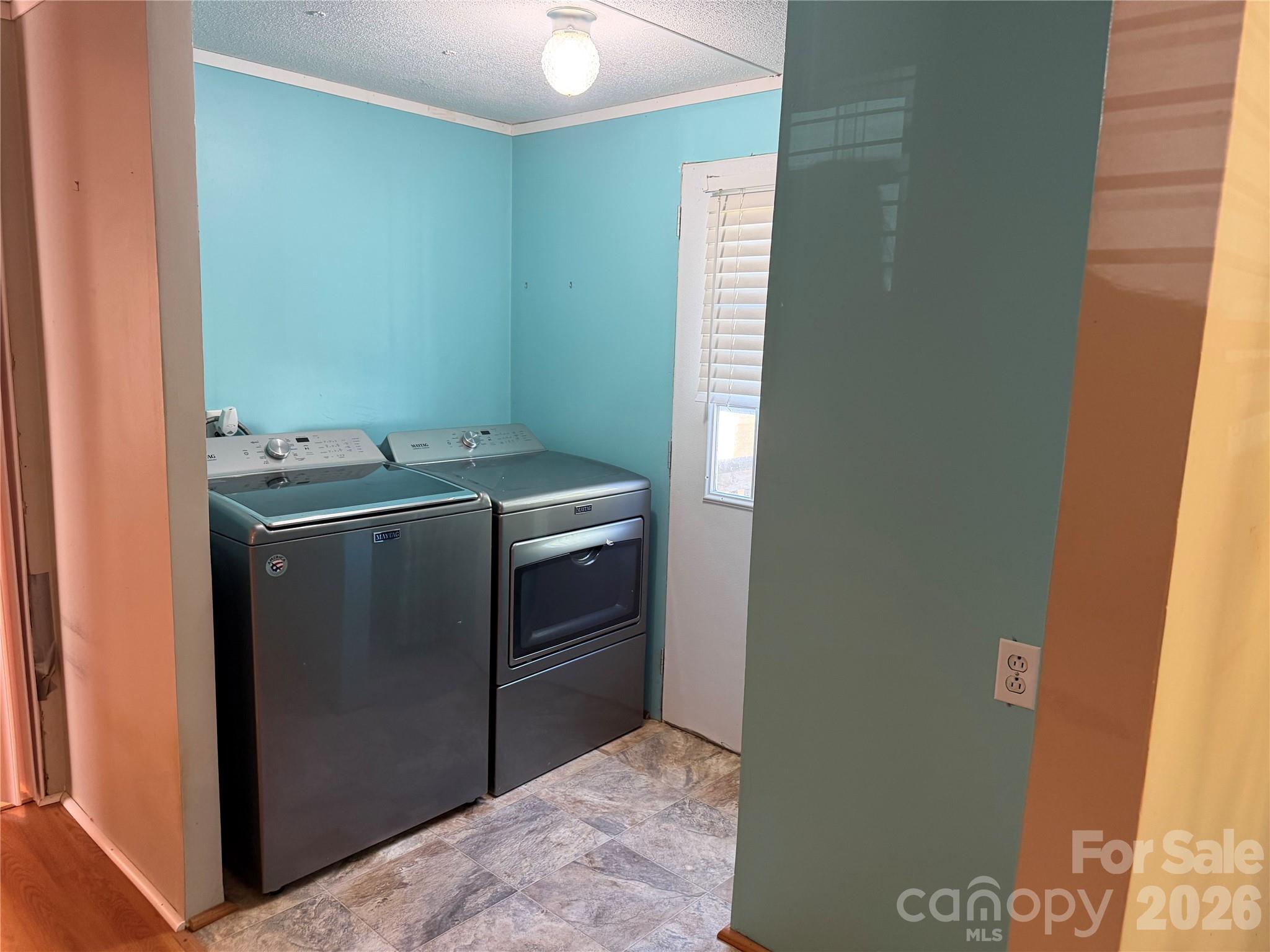 Single Family Residence at 1025 29th Street Place NE, Conover, photo 9 of 18