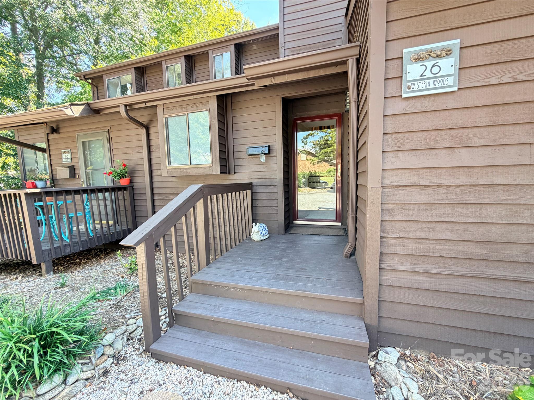 Condominium at 26 11th Avenue NE, Hickory, photo 2 of 46