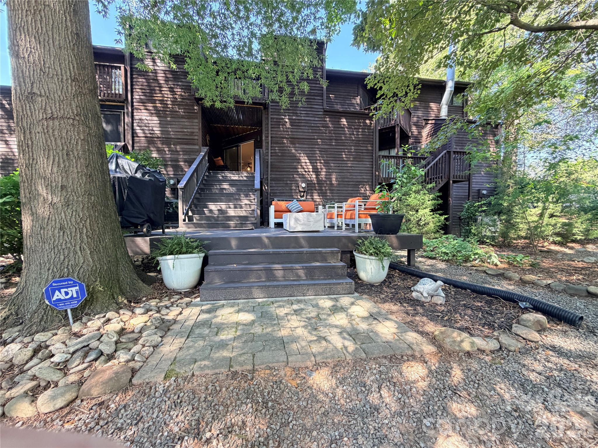 Condominium at 26 11th Avenue NE, Hickory, photo 23 of 46