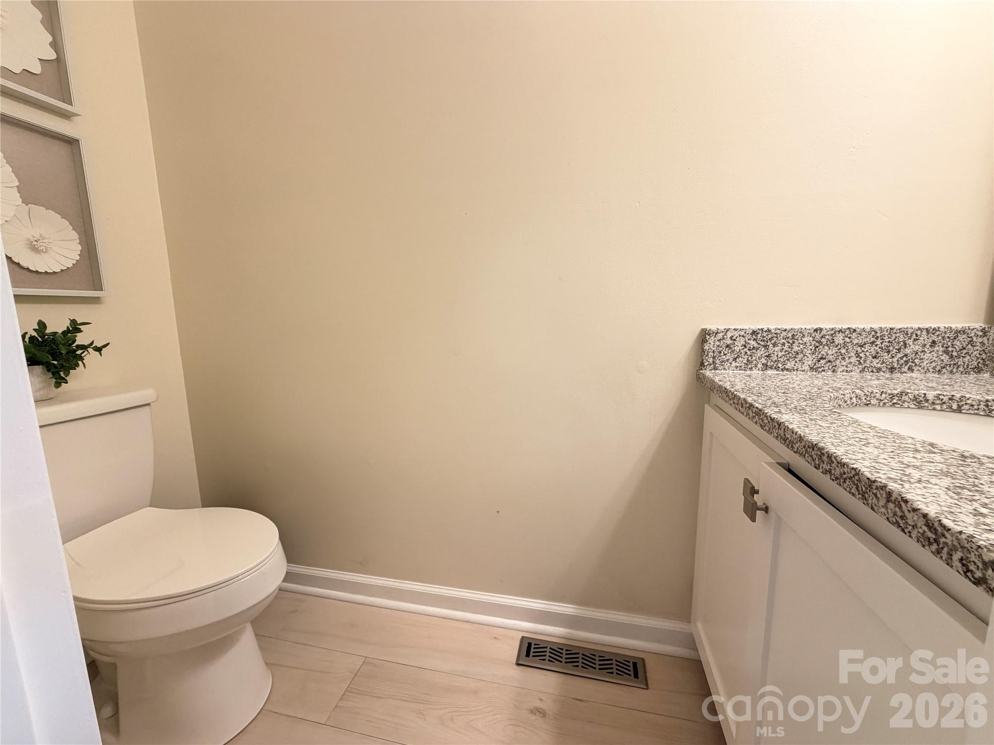 Condominium at 26 11th Avenue NE, Hickory, photo 33 of 46