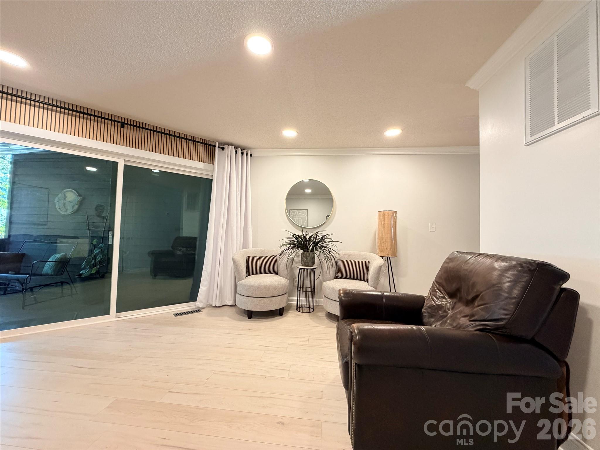 Condominium at 26 11th Avenue NE, Hickory, photo 43 of 46