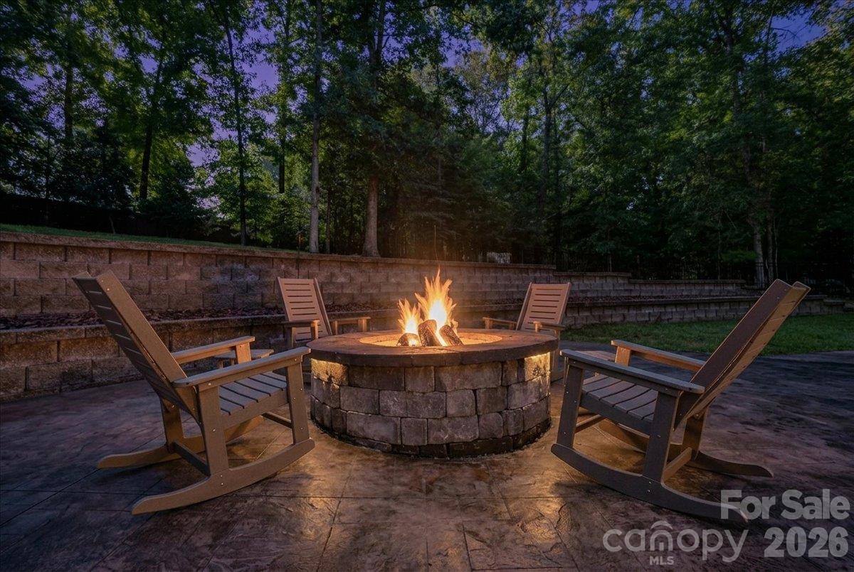 Single Family Residence at 330 Woodland Glen Road, Clover, photo 4 of 48