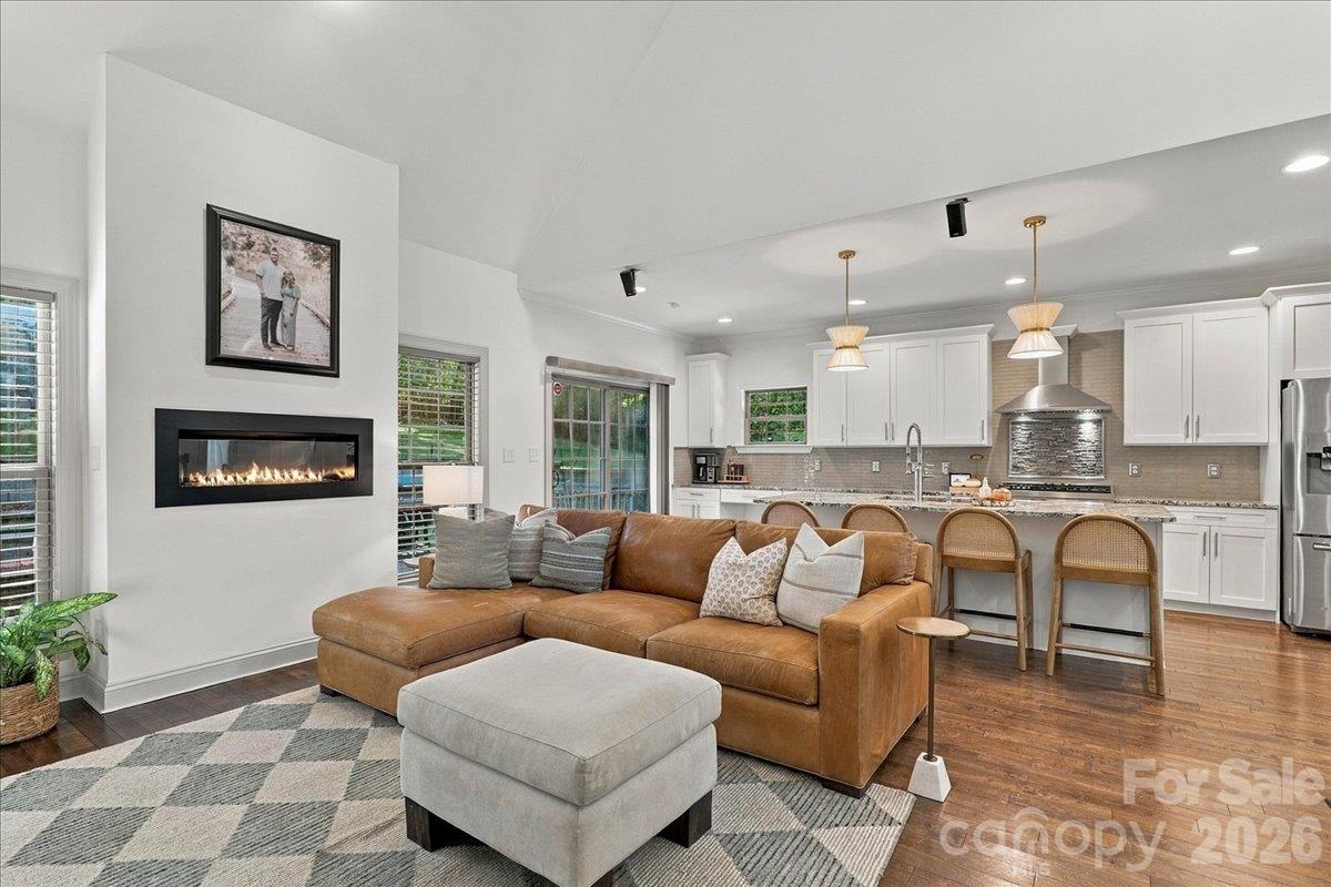 Single Family Residence at 330 Woodland Glen Road, Clover, photo 11 of 48