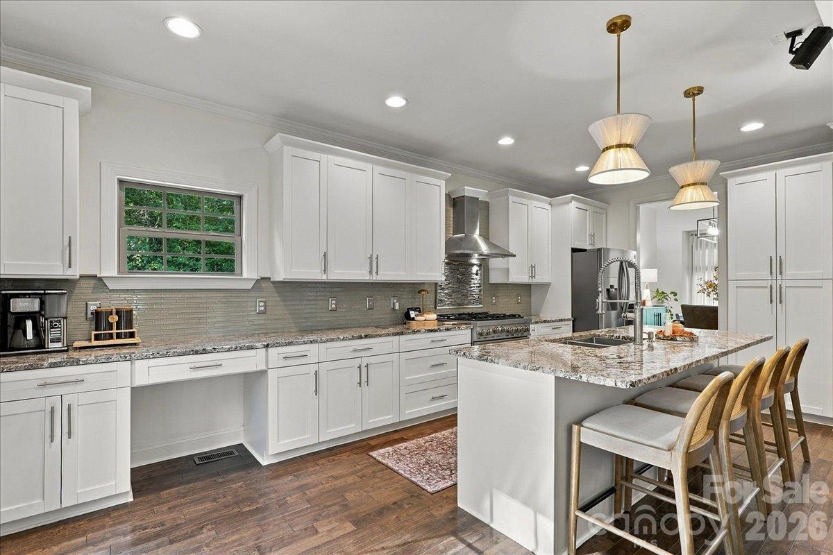 Single Family Residence at 330 Woodland Glen Road, Clover, photo 14 of 48