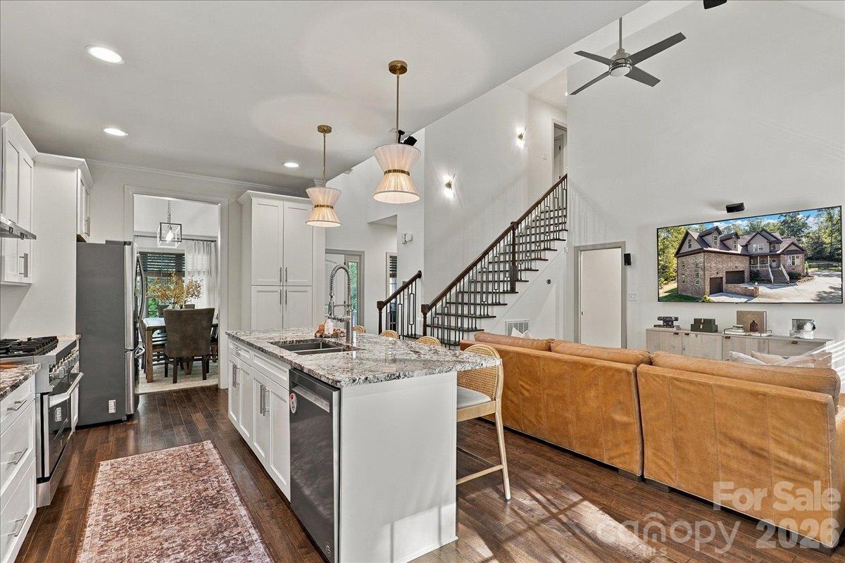 Single Family Residence at 330 Woodland Glen Road, Clover, photo 15 of 48