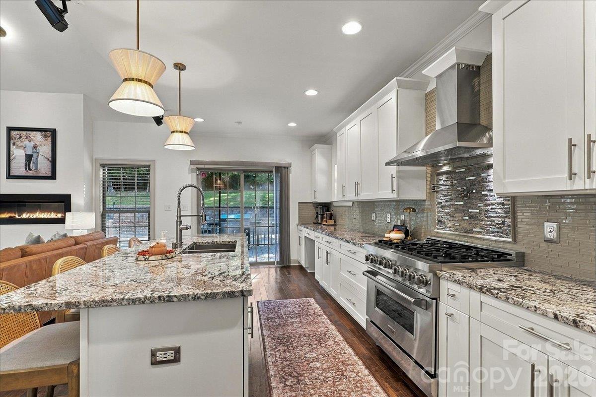 Single Family Residence at 330 Woodland Glen Road, Clover, photo 16 of 48