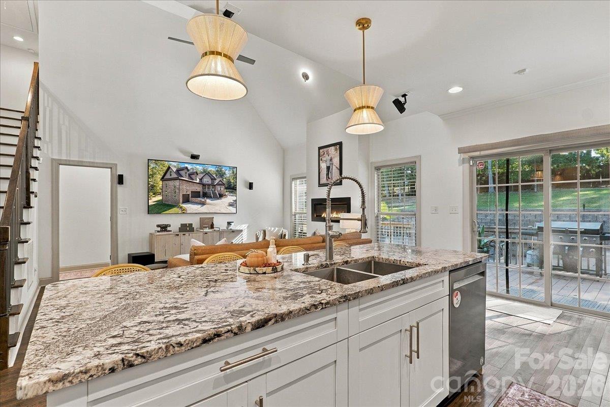 Single Family Residence at 330 Woodland Glen Road, Clover, photo 17 of 48