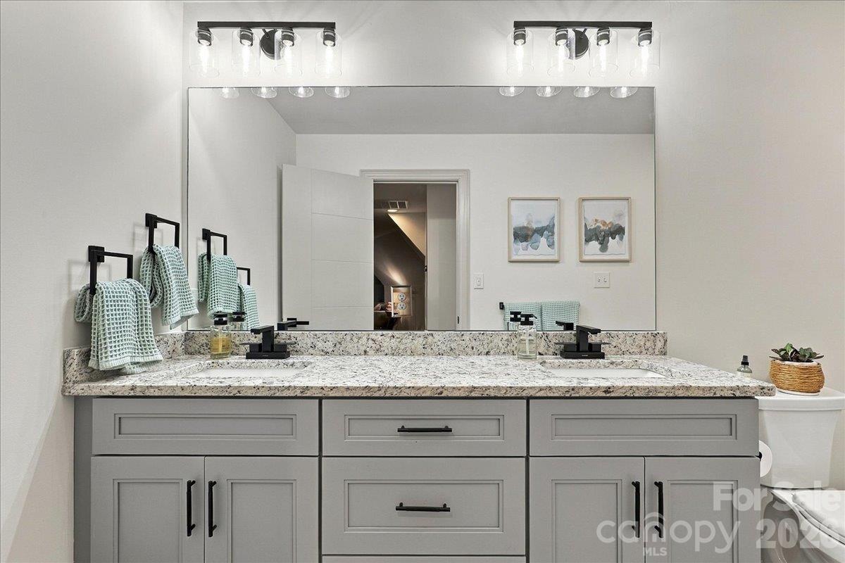 Single Family Residence at 330 Woodland Glen Road, Clover, photo 31 of 48