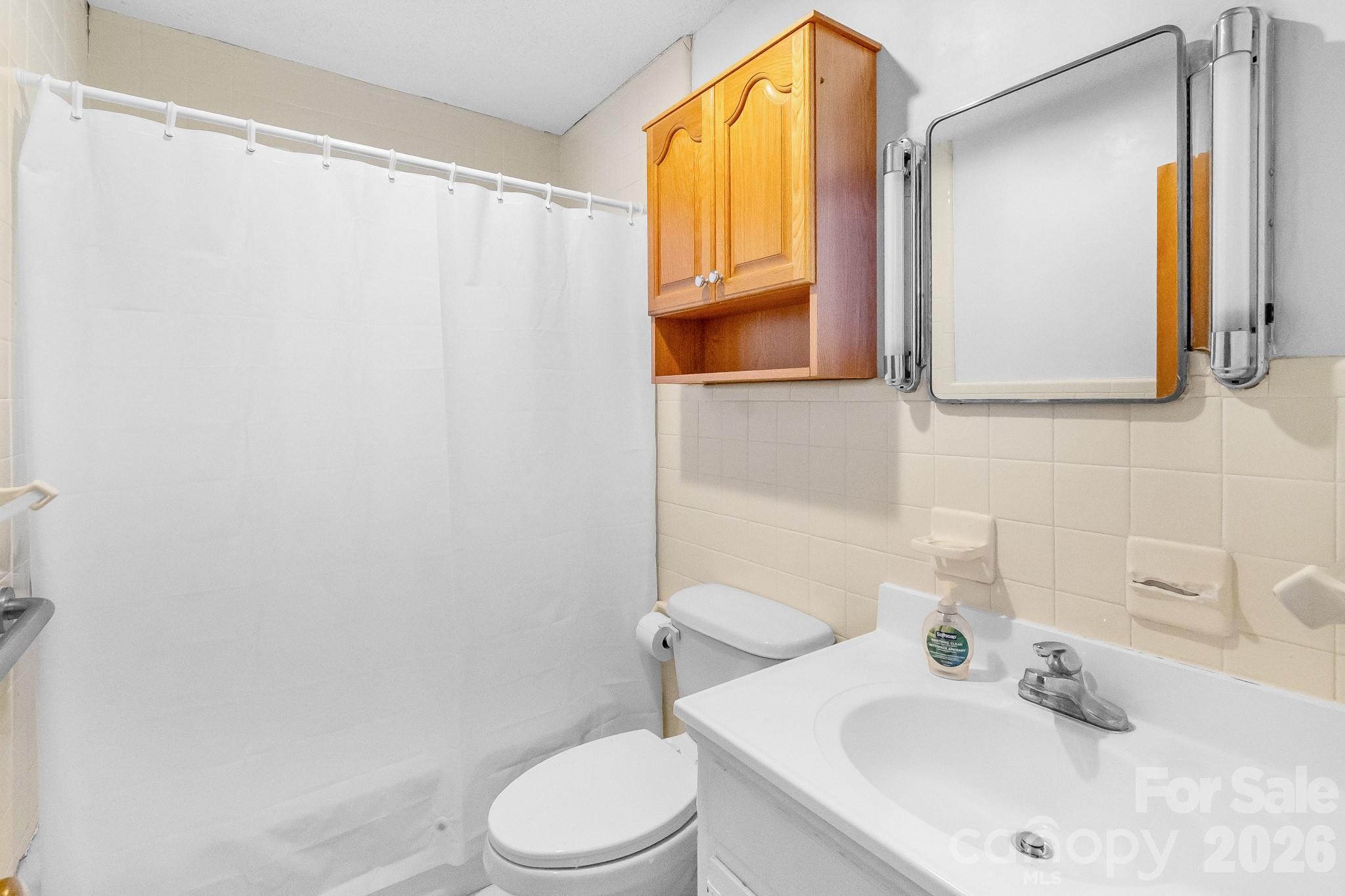 Full Bathroom - 7615 S Rocky River Road, Monroe