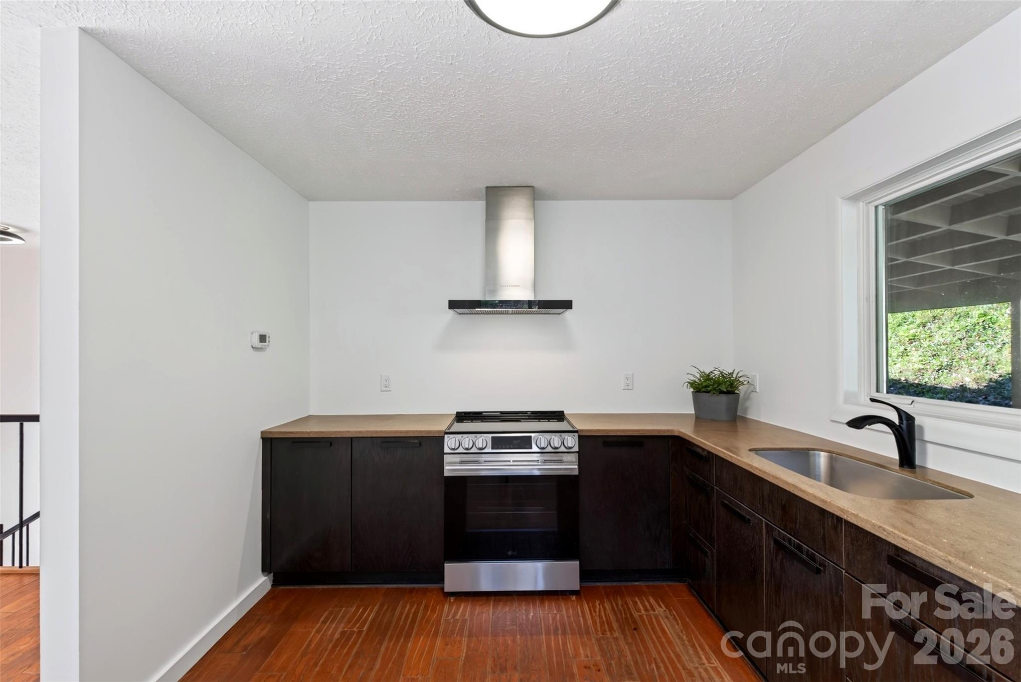 modern kitchen - 53 Hemlock Street, Arden