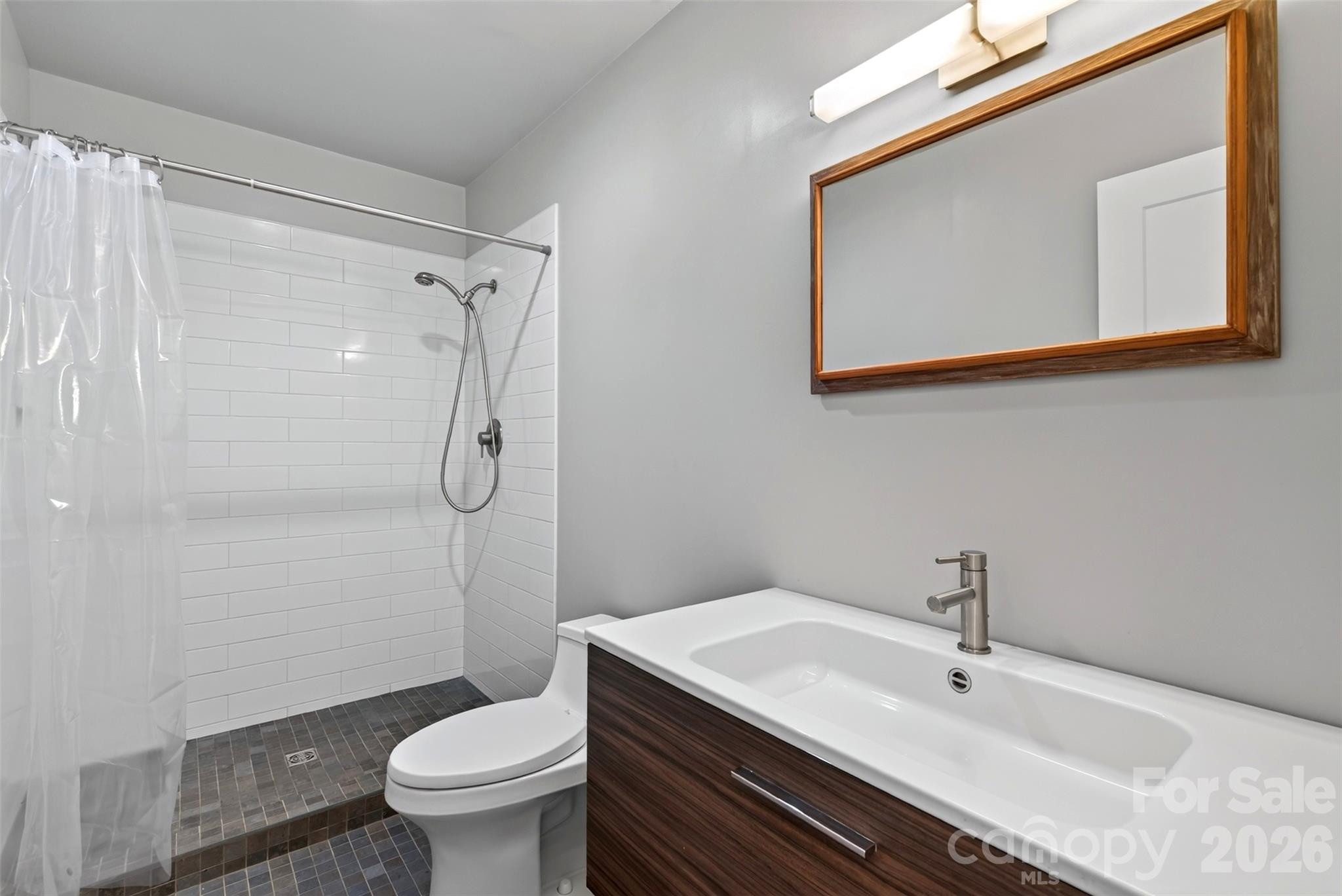 upstairs bathroom - 53 Hemlock Street, Arden