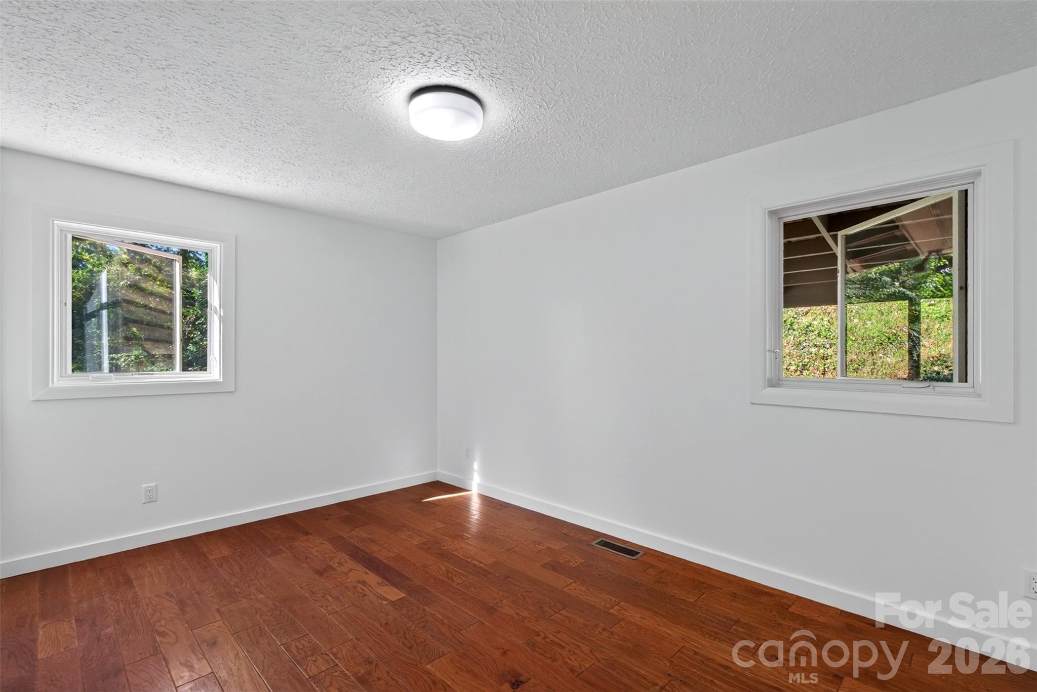 upstairs bedroom - 53 Hemlock Street, Arden