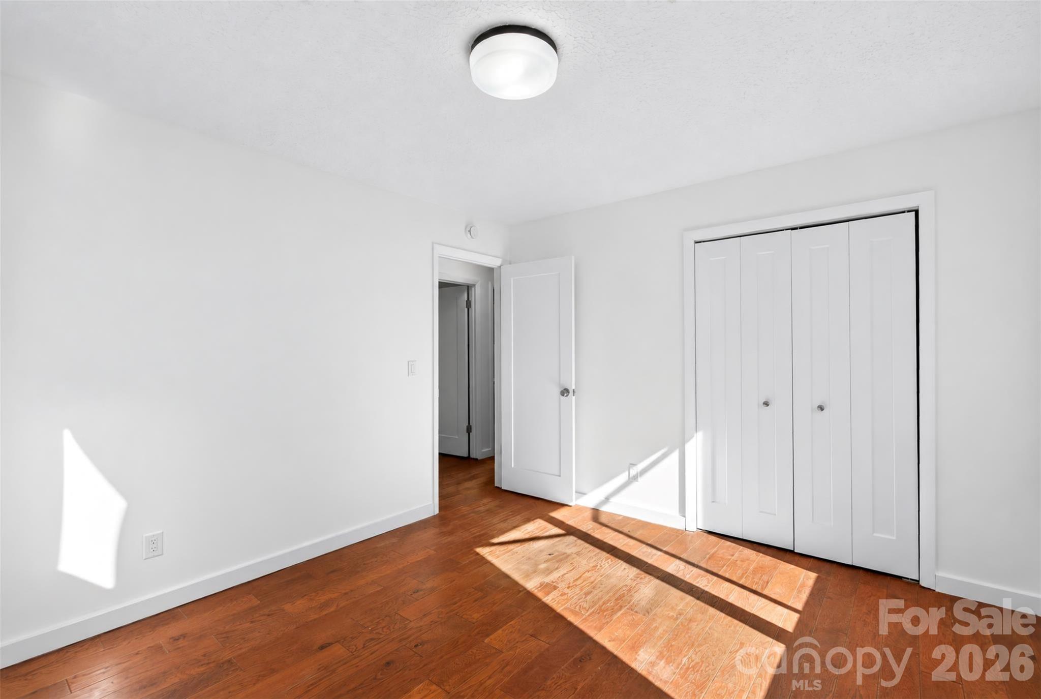 upstairs bedroom - 53 Hemlock Street, Arden