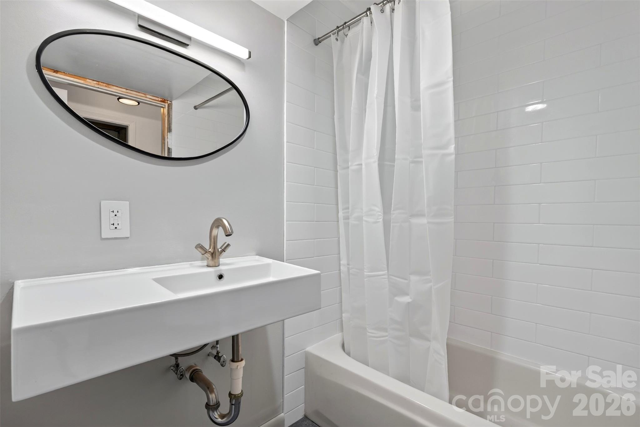 downstairs bathroom - 53 Hemlock Street, Arden