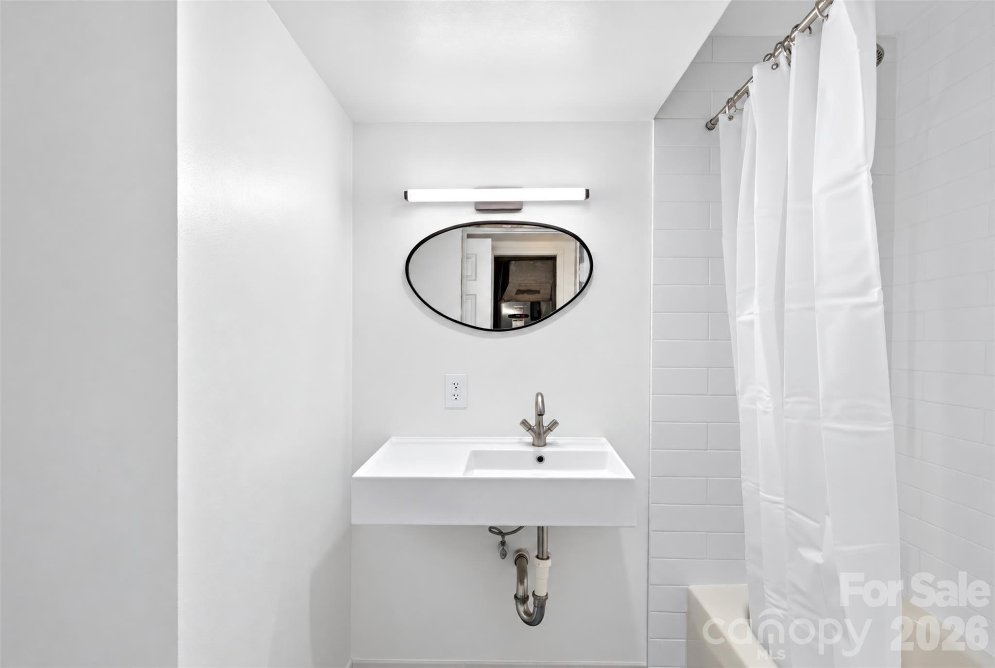 downstairs bathroom - 53 Hemlock Street, Arden
