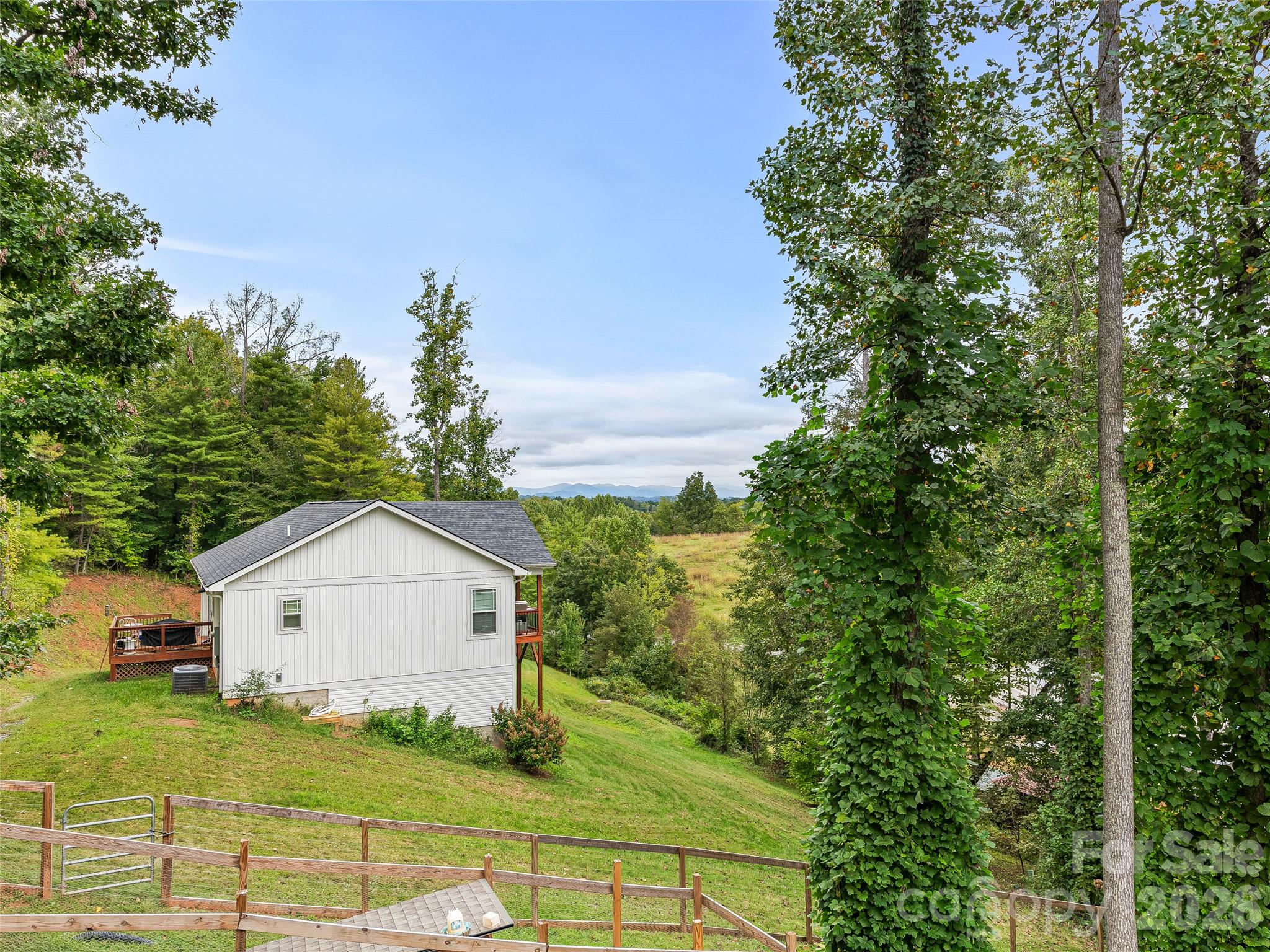 Mountain Views off private deck - 1884 Bear Creek Road, Leicester