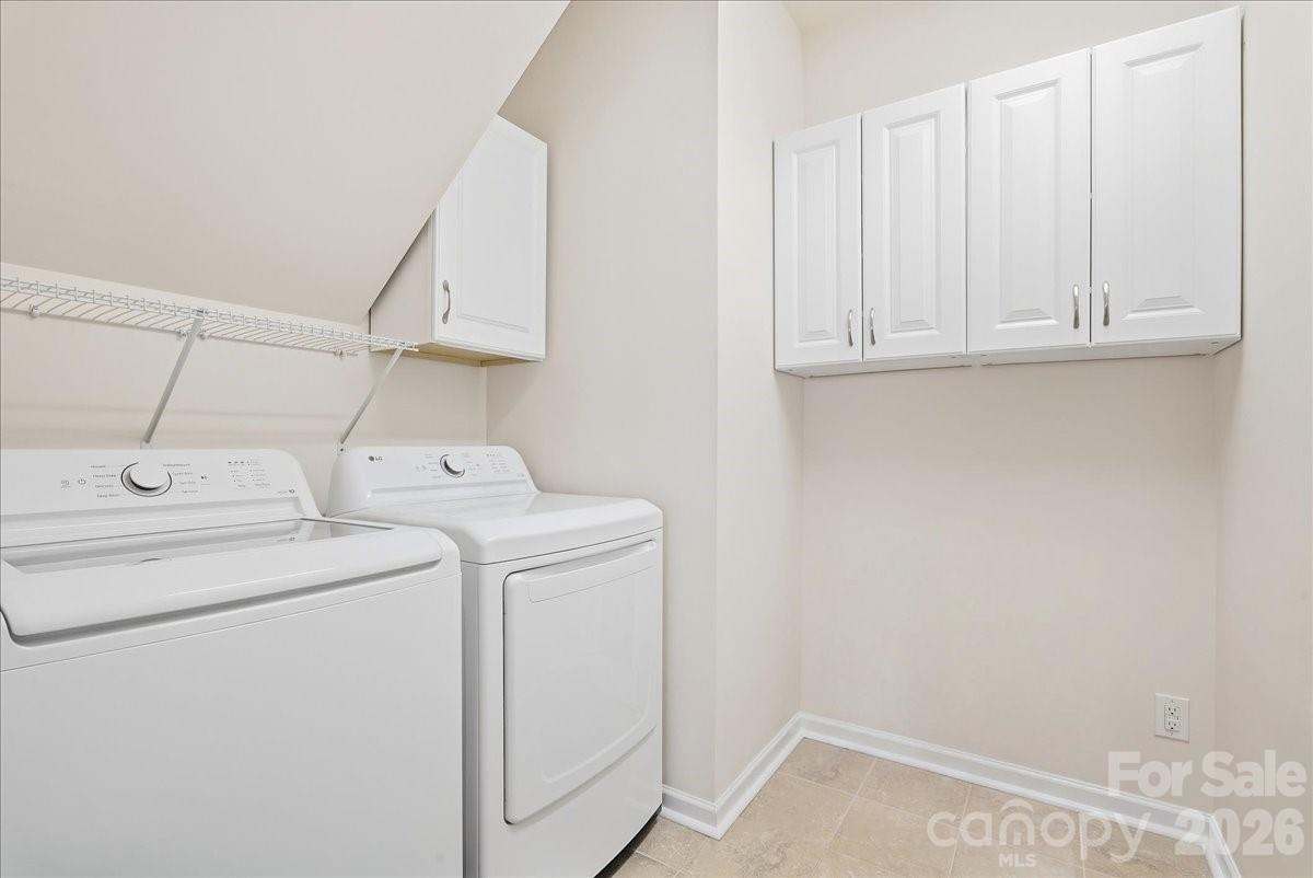 Laundry room w/cabinets - washer/dryer included - 389 Harvest Valley Lane, Fort Mill