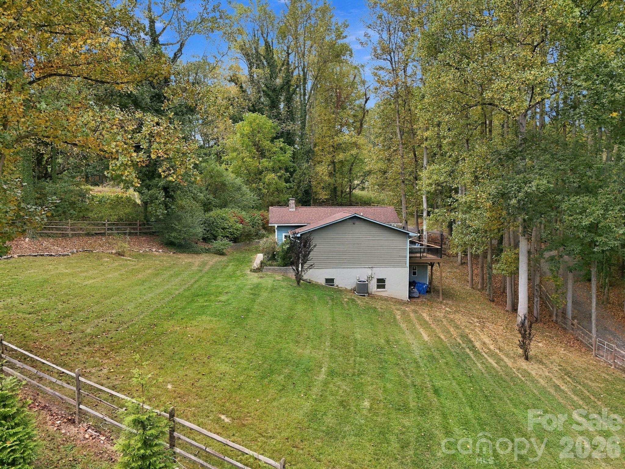 Large fenced side yard - 14 Cambridge Drive, Candler