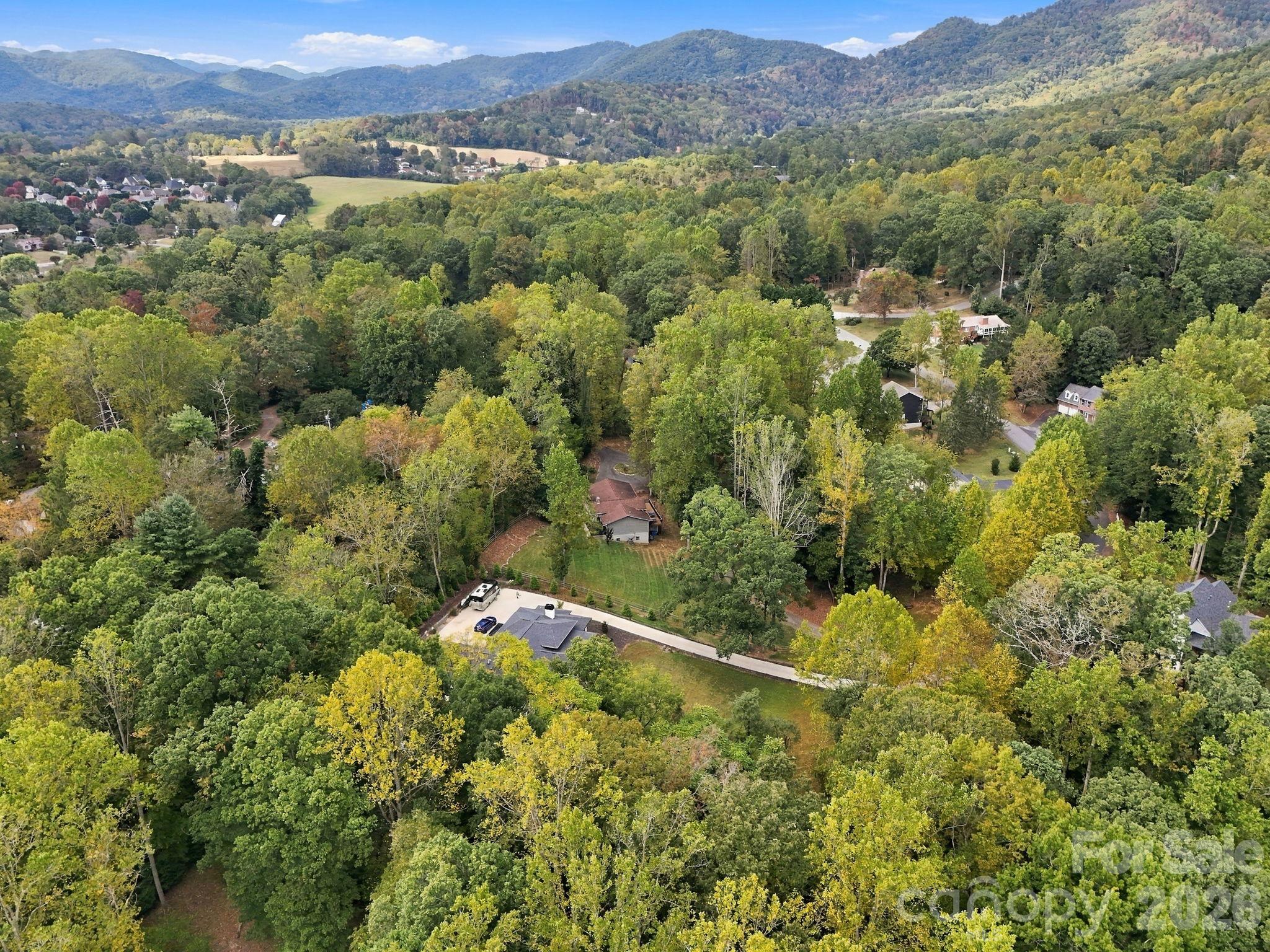 Beautiful private retreat like end of cul de sac location - 14 Cambridge Drive, Candler