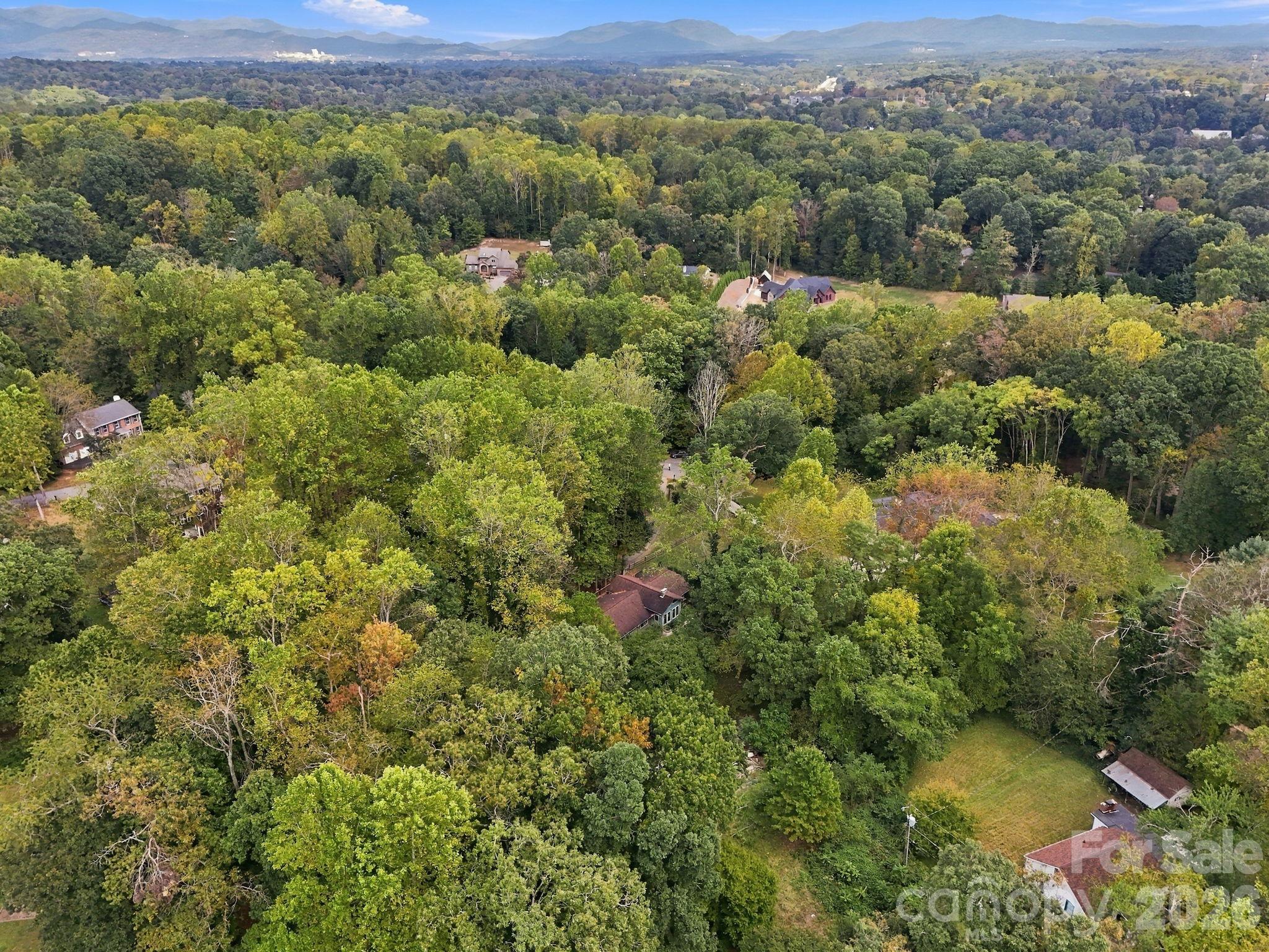 Beautiful private retreat like end of cul de sac location - 14 Cambridge Drive, Candler