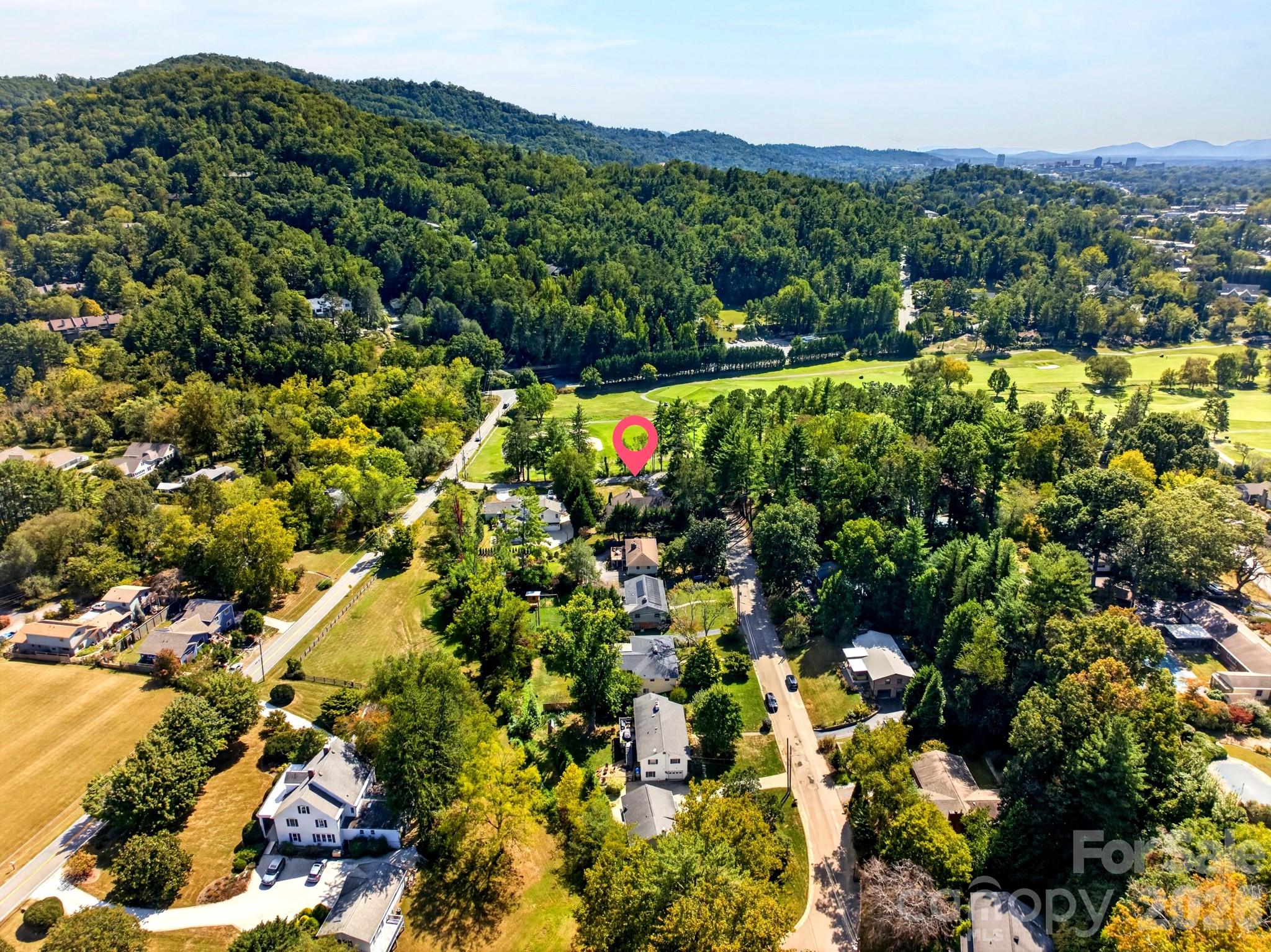House sits adjacent to CCA golf course and LakeView Park - 5 Inglewood Road, Asheville