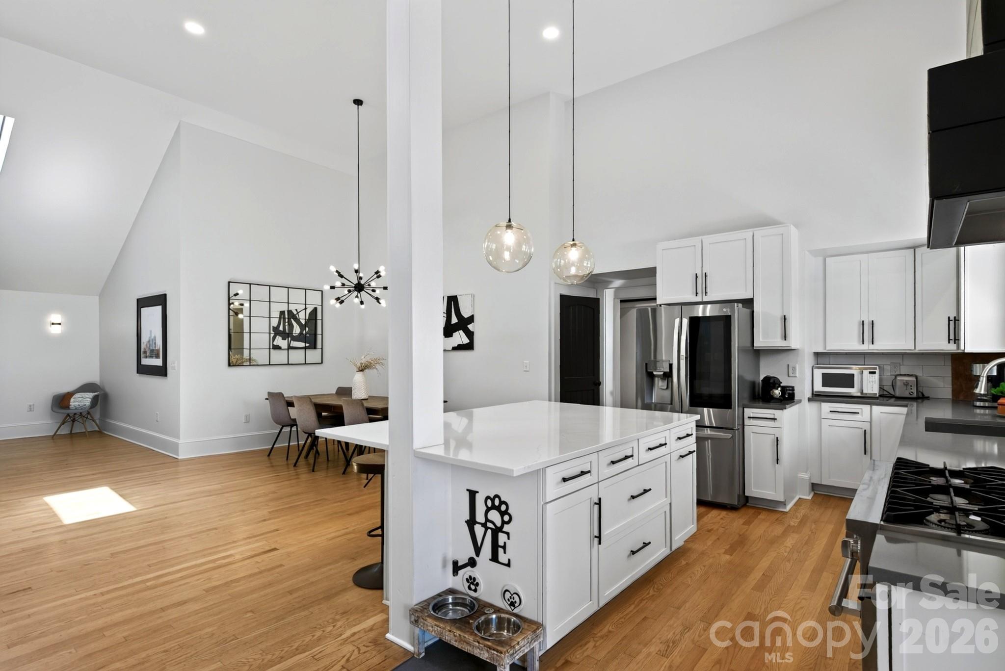 Open floor plan is ideal for everyday living and entertainment - 5 Inglewood Road, Asheville
