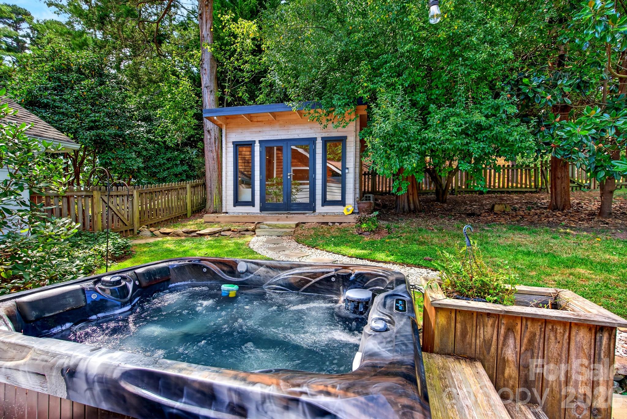 132 SF conditioned building makes a great office or studio - 5 Inglewood Road, Asheville