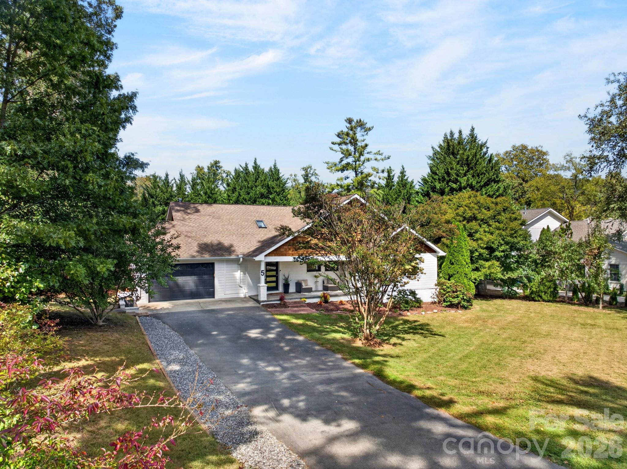 Large level driveway provides plenty of parking - 5 Inglewood Road, Asheville