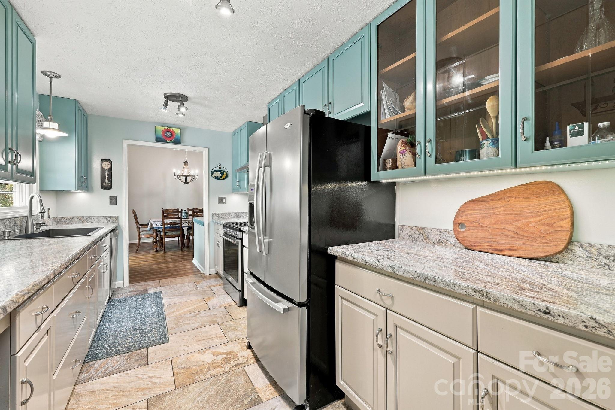 Single Family Residence at 14 Cambridge Drive, Candler, photo 11 of 47