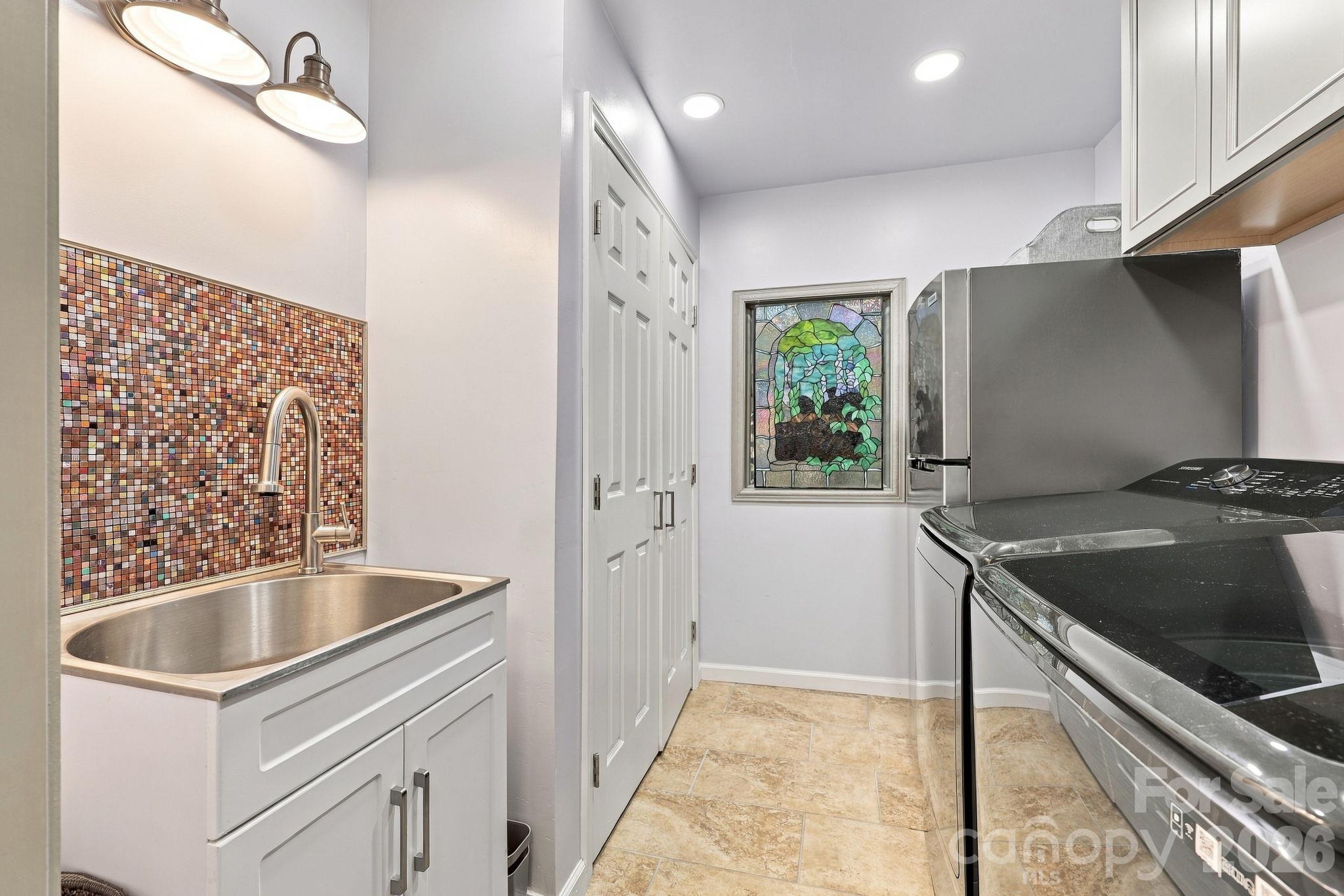 Main level laundry with wash sink and washer dryer to stay - 14 Cambridge Drive, Candler