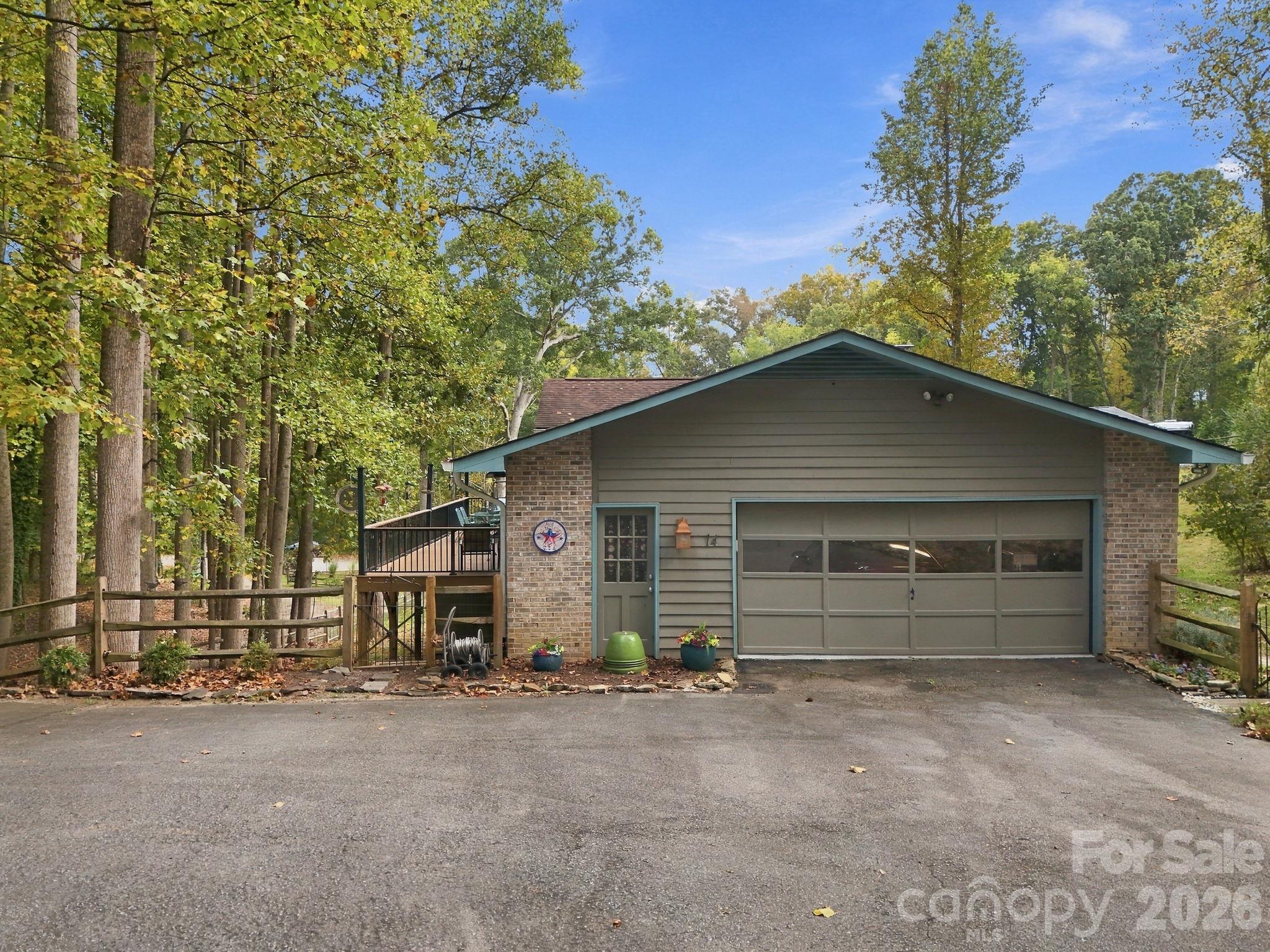 Two Car Garage - 14 Cambridge Drive, Candler