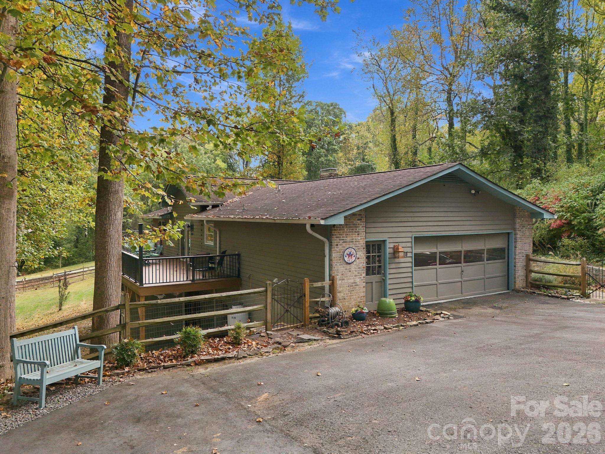 Great Deck and Driveway - 14 Cambridge Drive, Candler