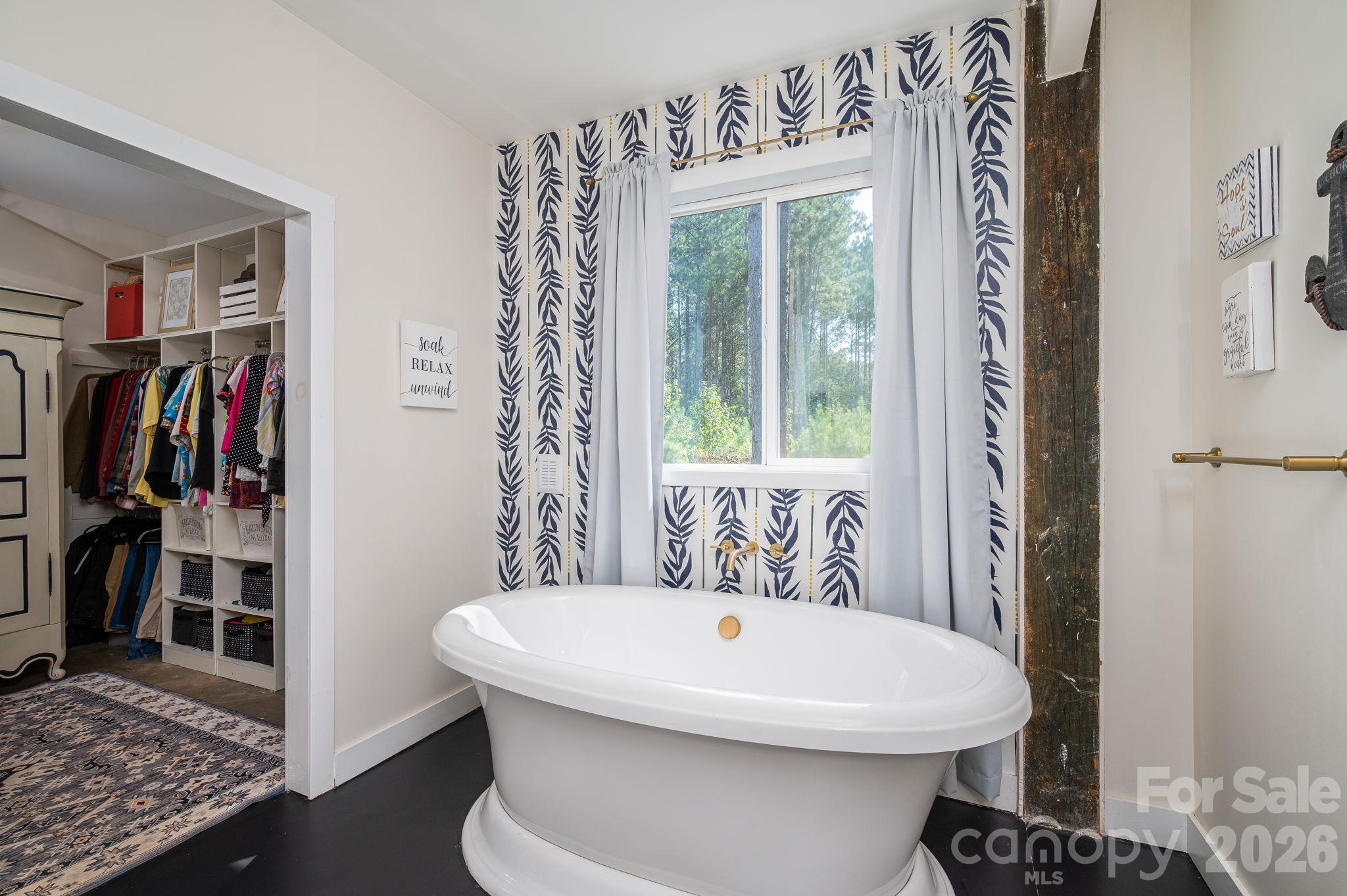 Garden Tub - 136 Sellers Road, Kings Mountain