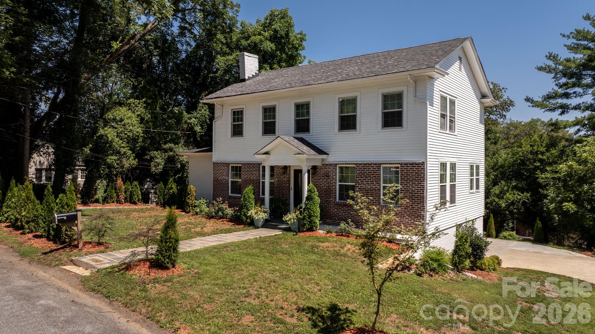 Single Family Residence at 1407 Mimosa Lane NW, Lenoir, photo 2 of 39
