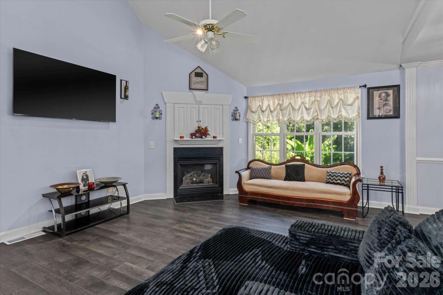 Single Family Residence at 5125 Old Plantation Circle, Winston Salem, photo 5 of 22