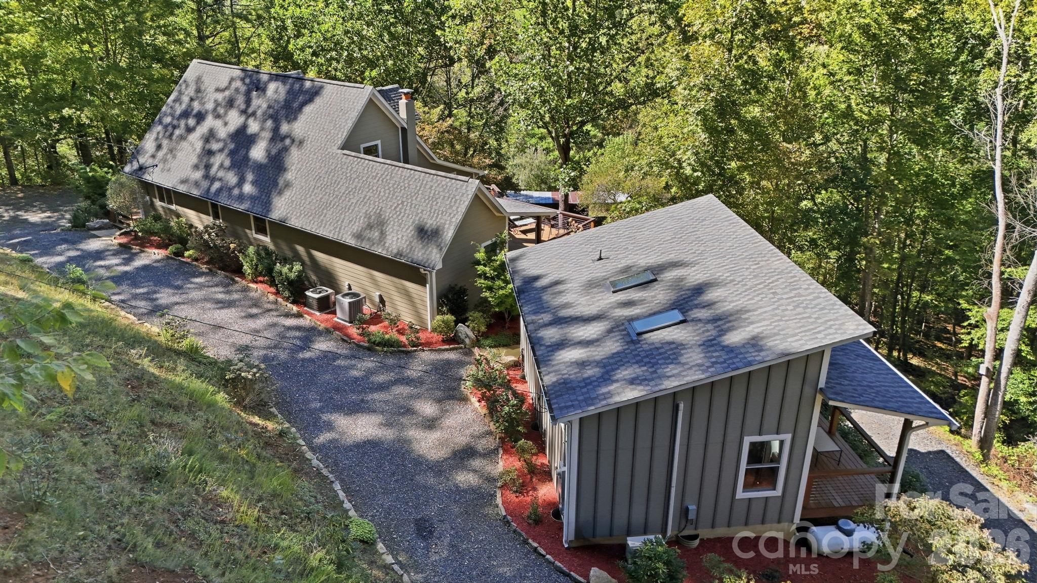 Single Family Residence at 2711 Rabbit Hop Road, Spruce Pine, photo 4 of 47