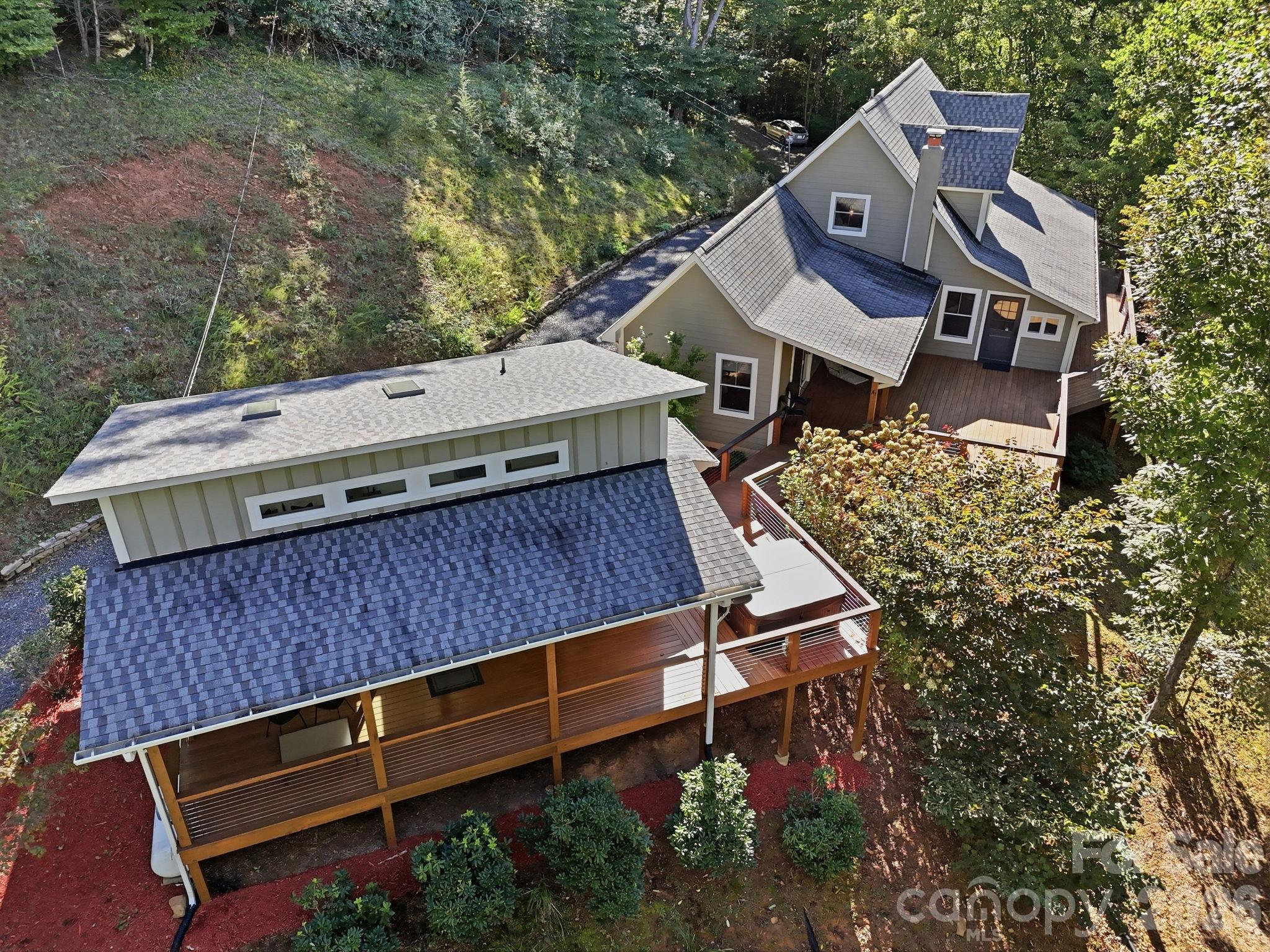 Single Family Residence at 2711 Rabbit Hop Road, Spruce Pine, photo 5 of 47
