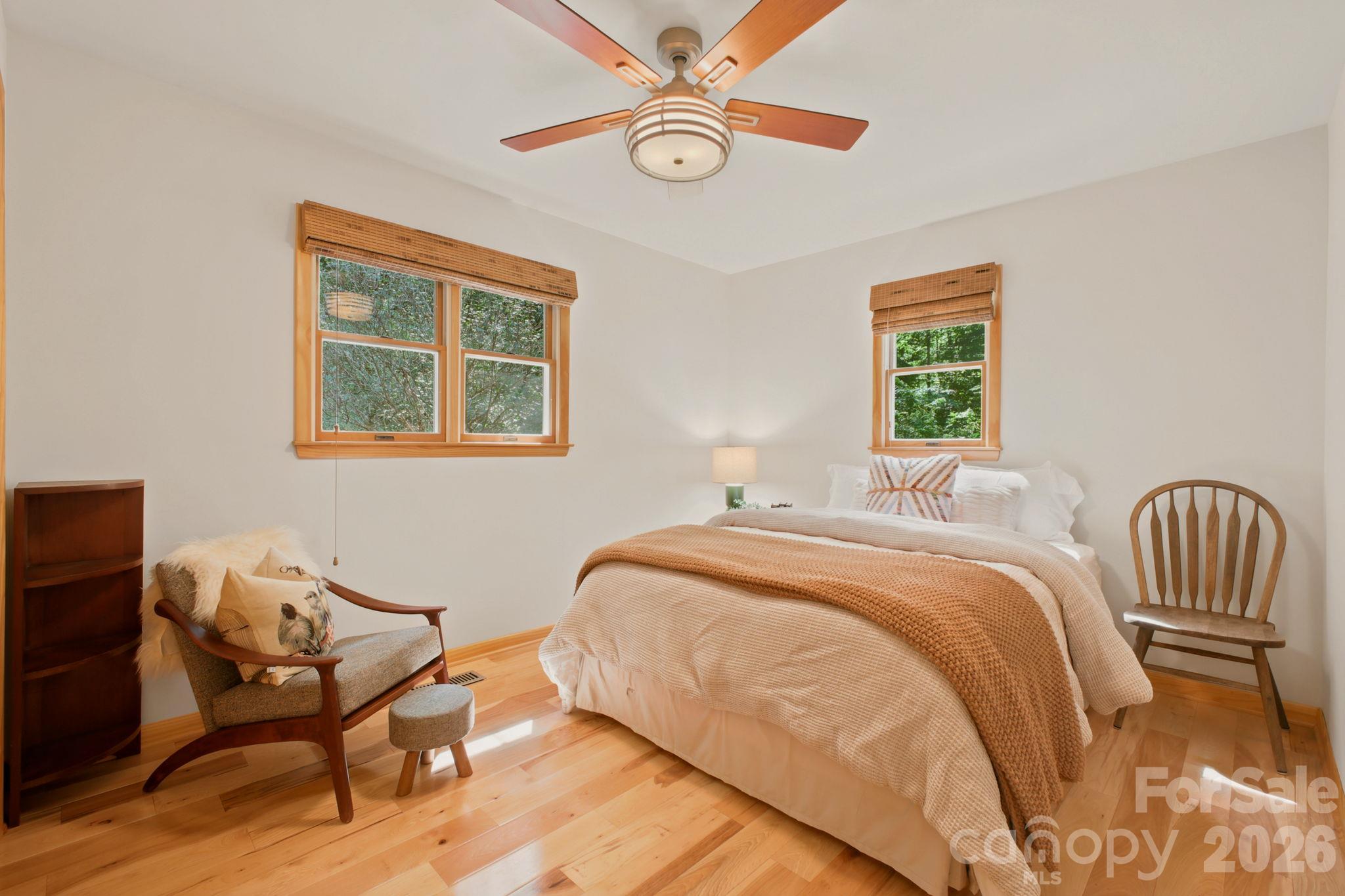 Guest bedroom on main level - 2711 Rabbit Hop Road, Spruce Pine